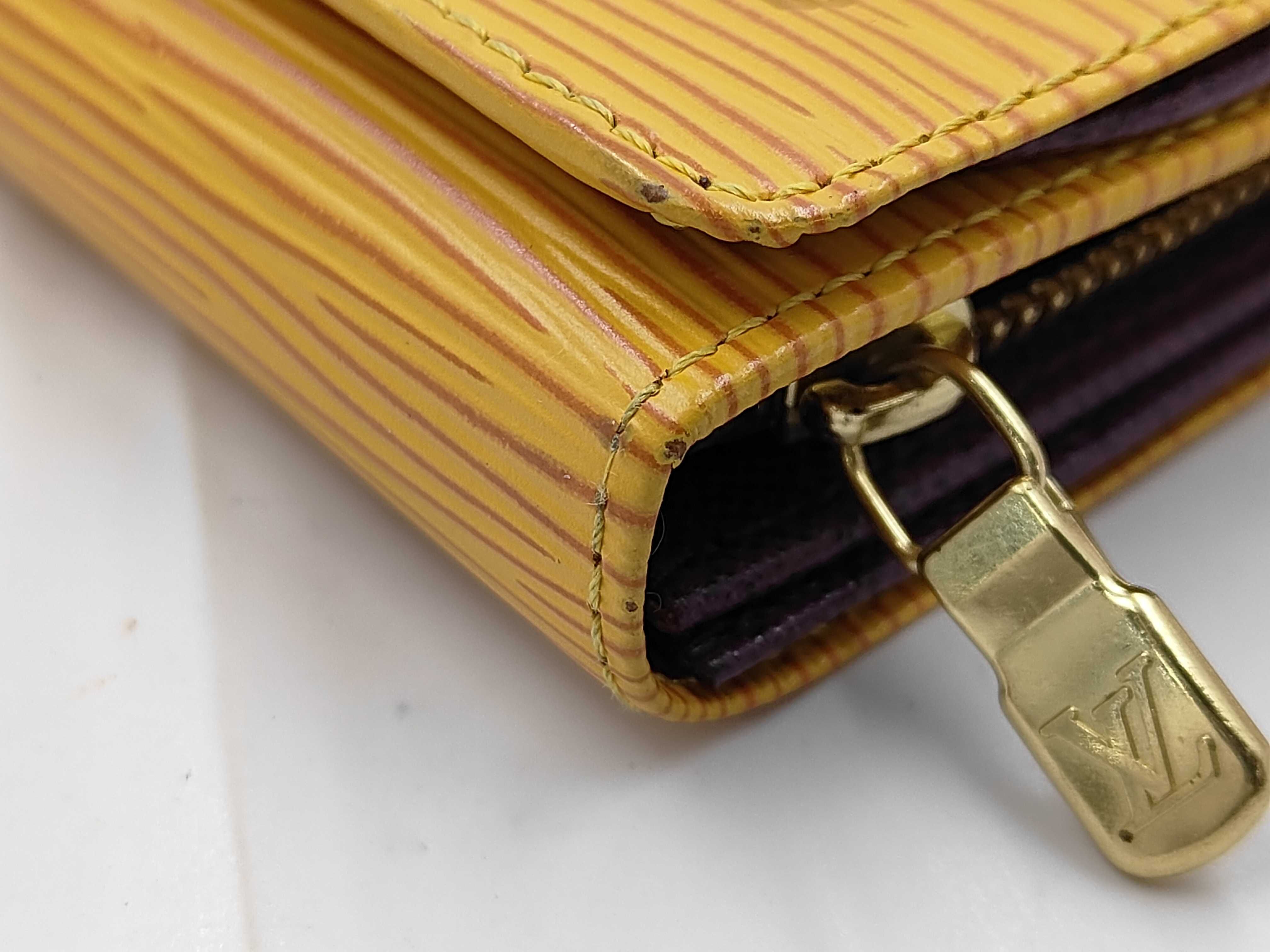 Epi Portemonnaie Billet Trésor Compact Wallet — view 3