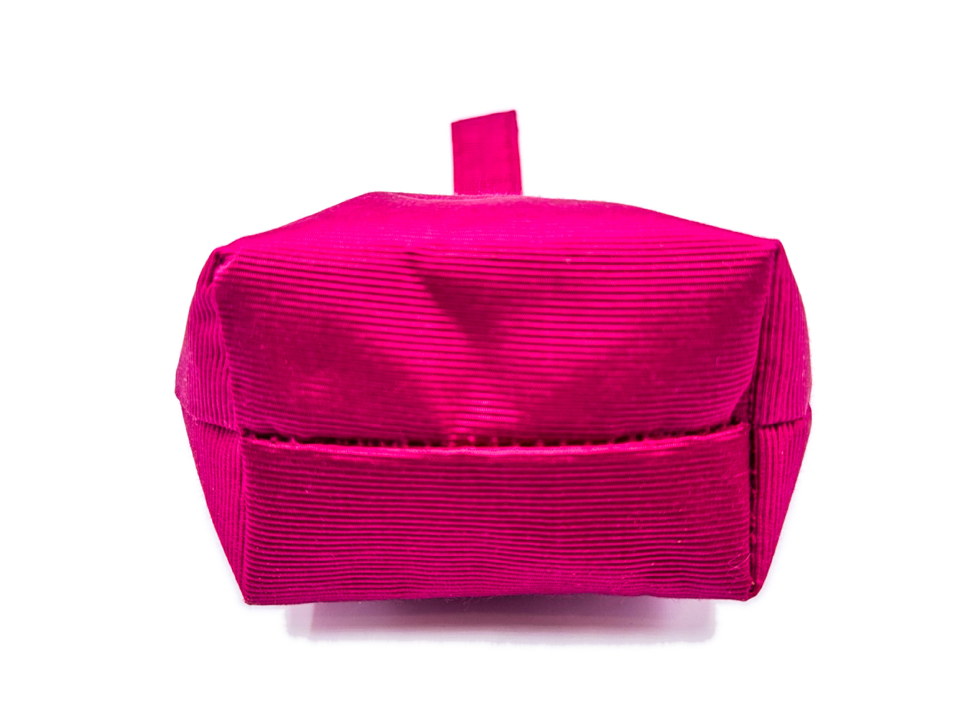 Circle clasp, gold hardware, pink pouch — view 8