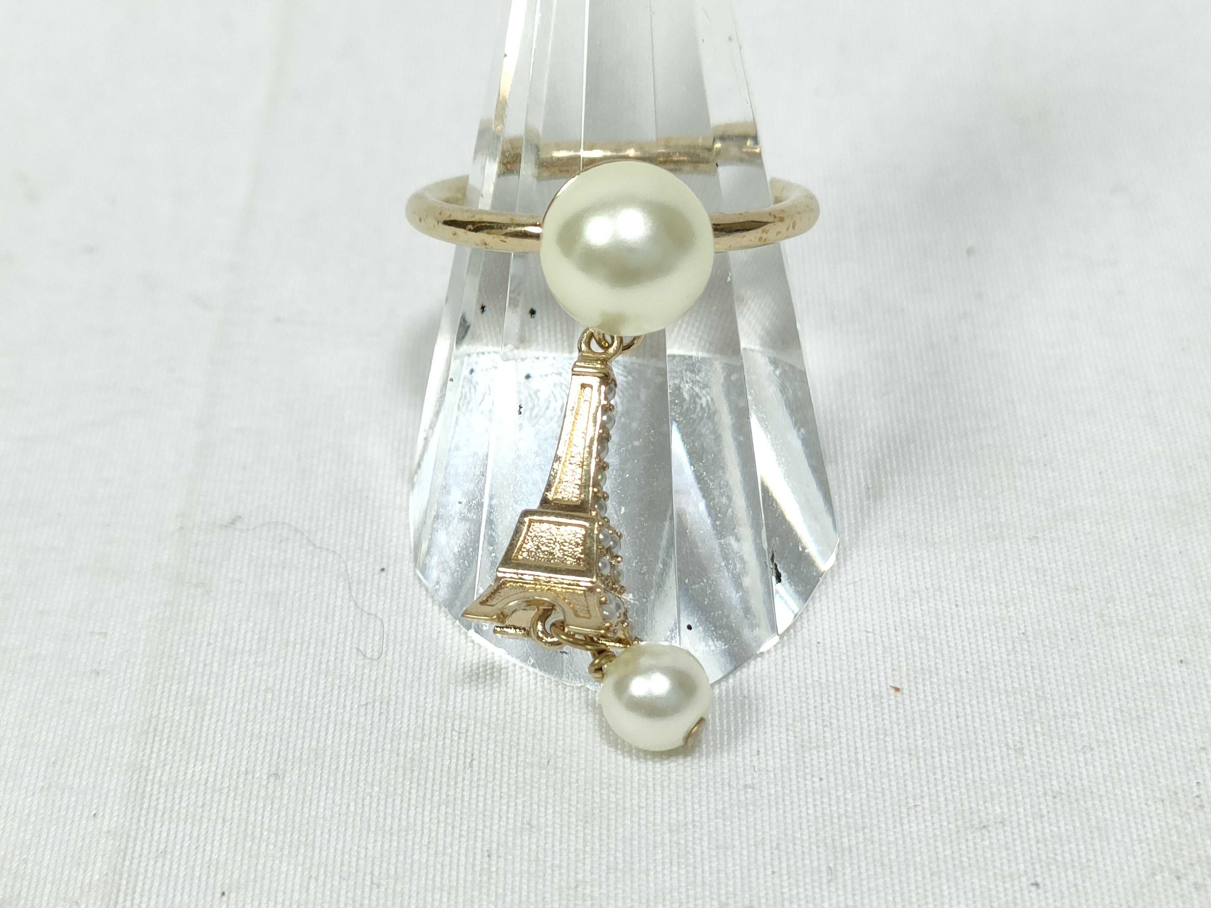 Resin Pearl Eiffel Tower Ring
