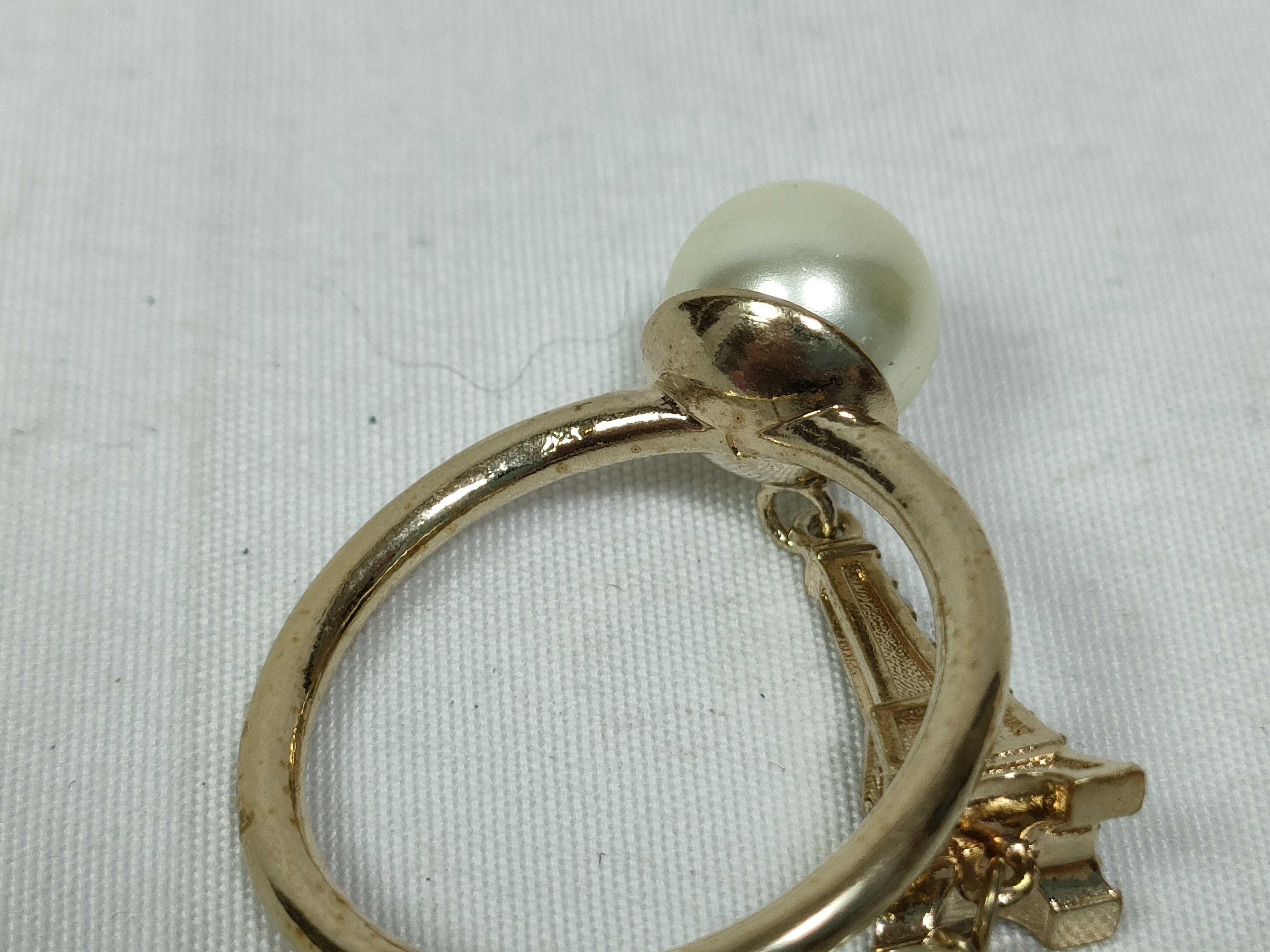 Resin Pearl Eiffel Tower Ring — view 6