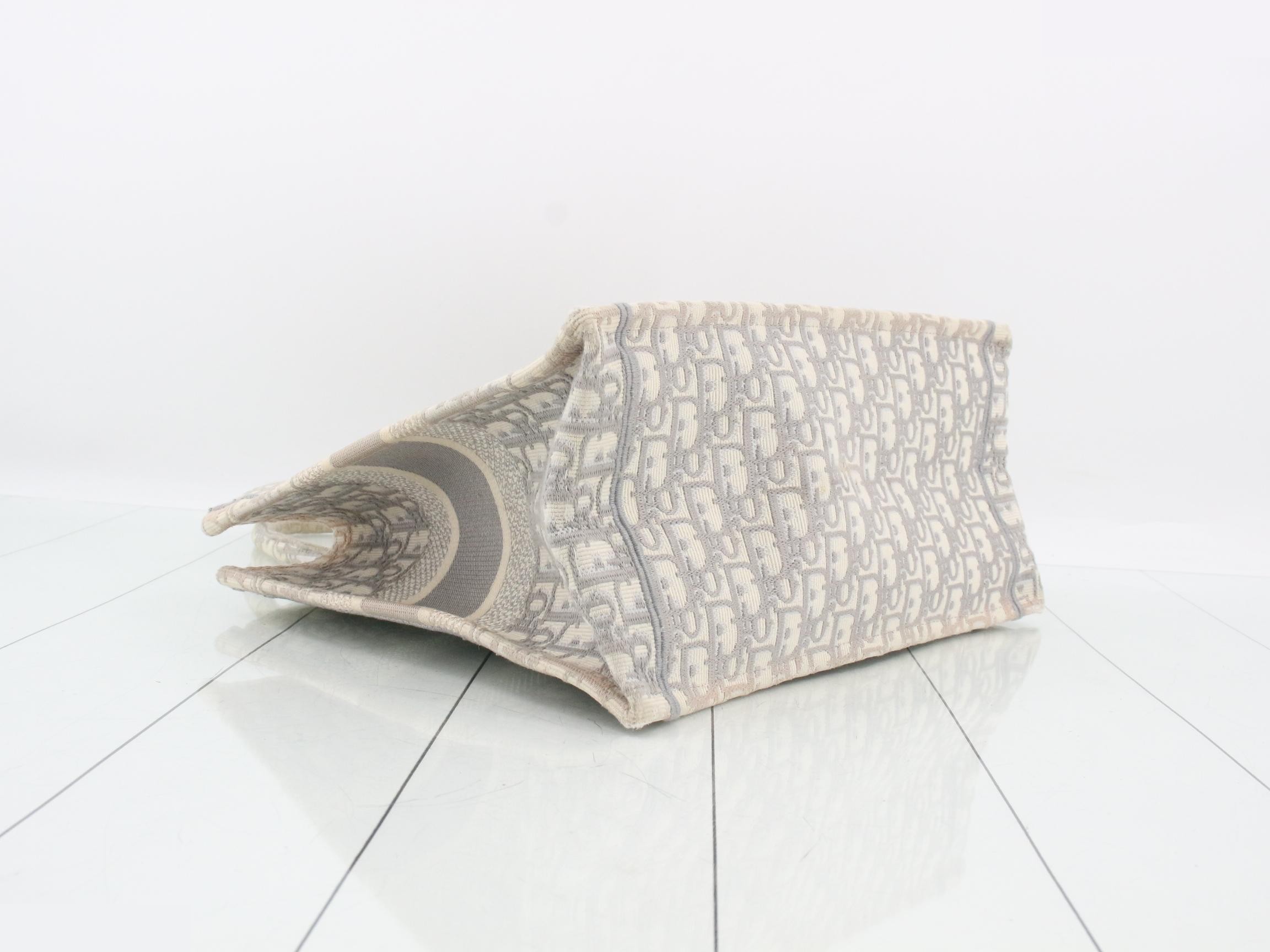 Book Tote Medium Oblique Canvas Tote Bag — view 5