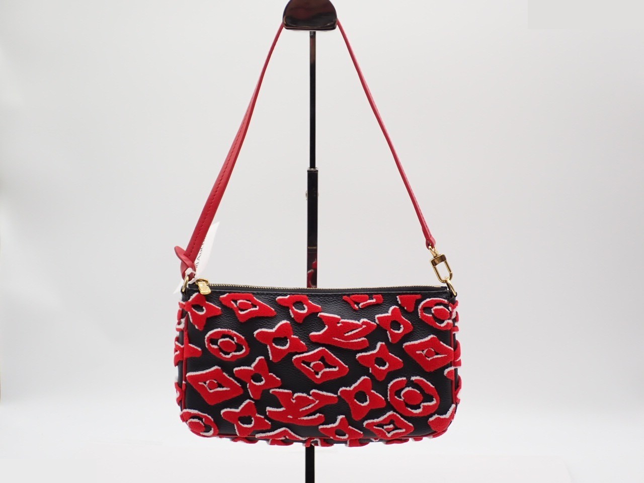 Urs Fisher Tuftage Pochette