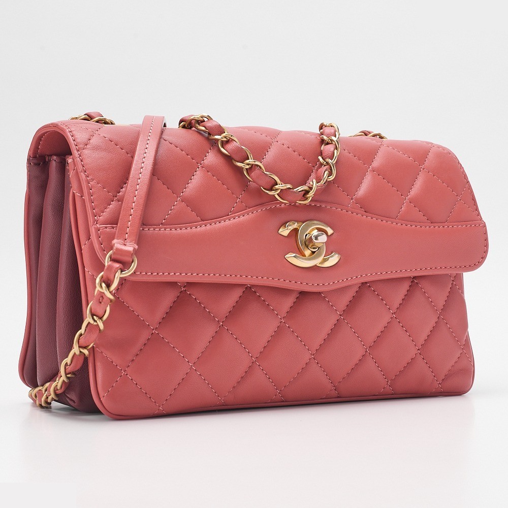 Lambskin Matelassé Single Flap Chain Shoulder Bag — view 3