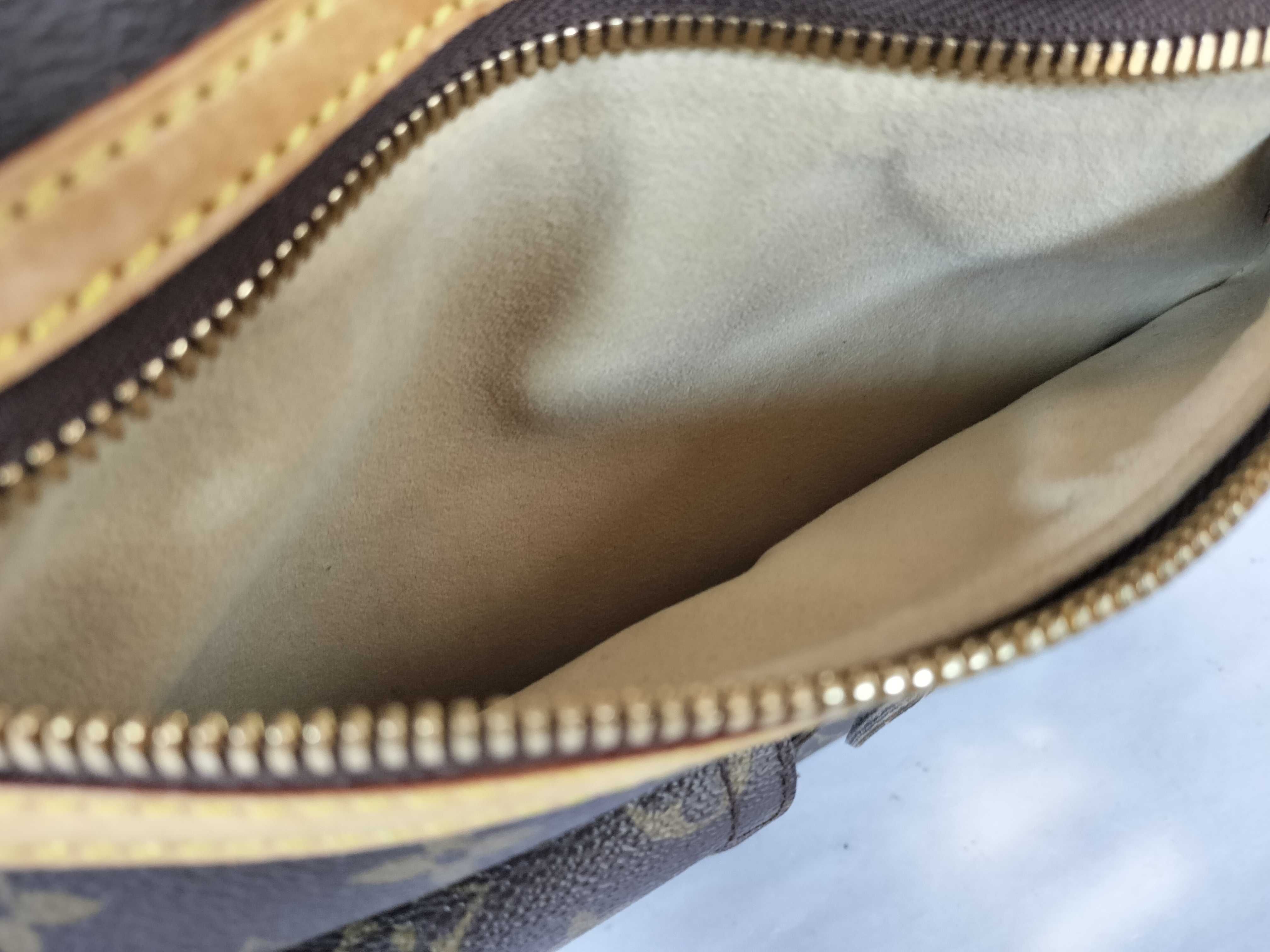 Monogram Louis Vuitton Monogram Hudson GM Handbag Shoulder Bag — view 11