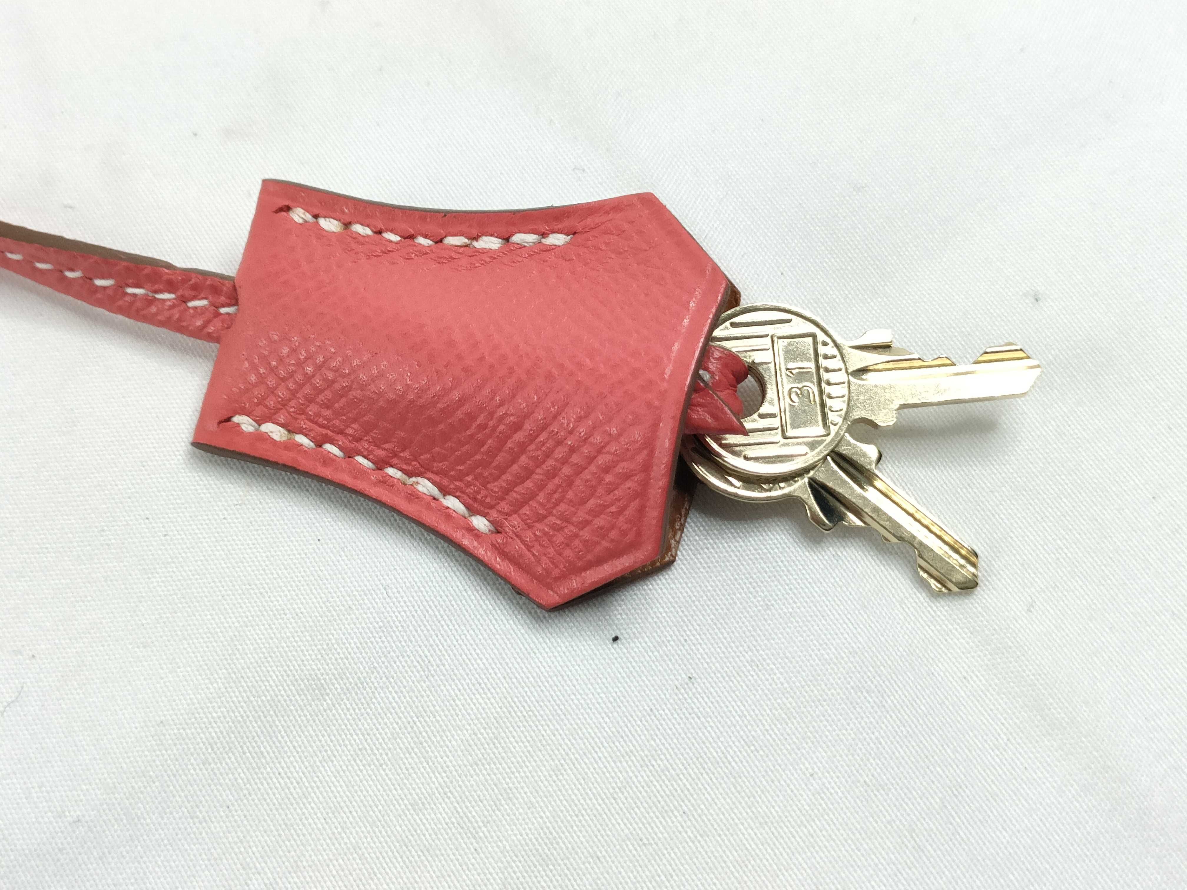 Keychain and other accessories — view 3