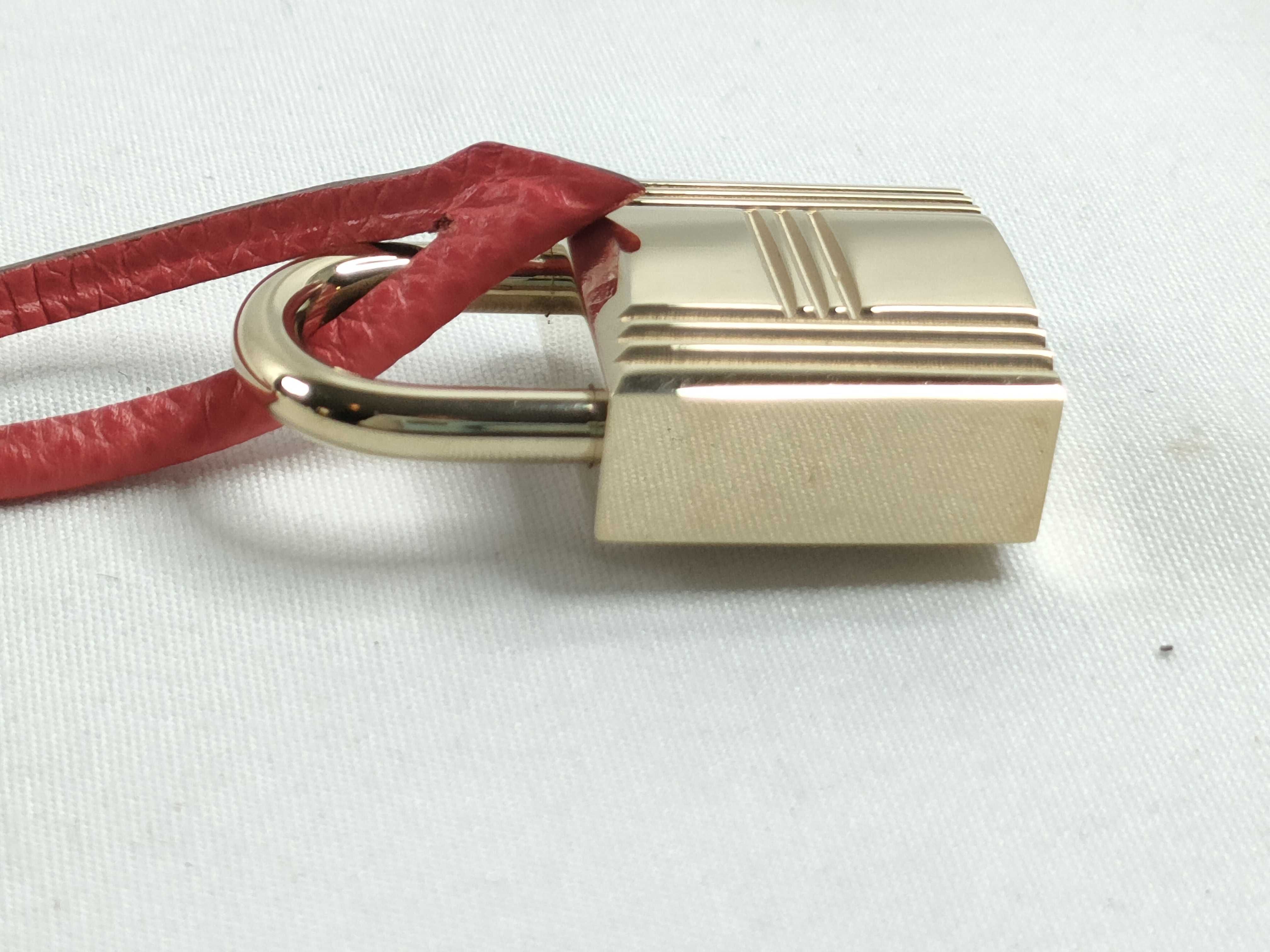 Keychain and other accessories — view 5