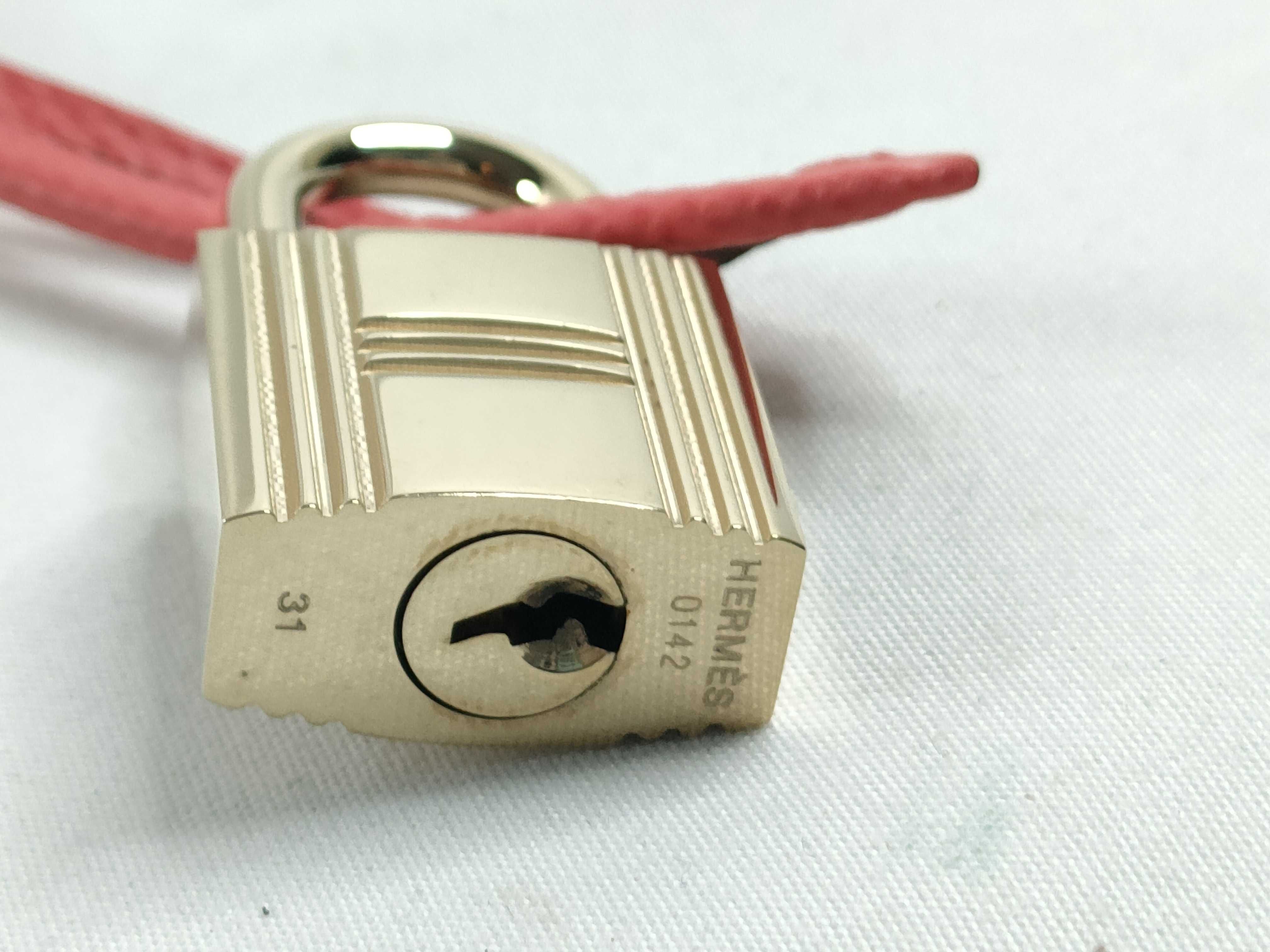 Keychain and other accessories — view 6