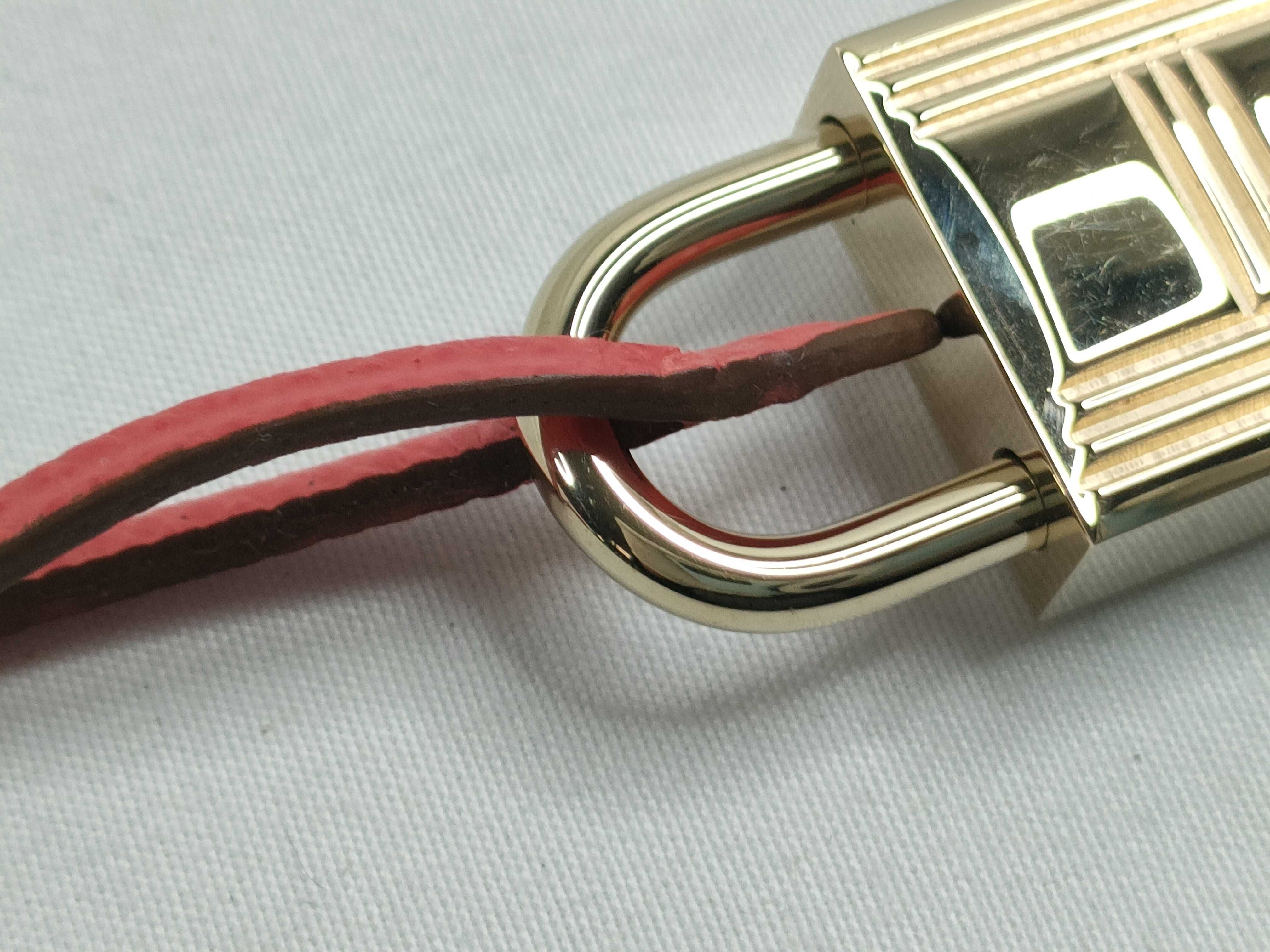 Keychain and other accessories — view 7