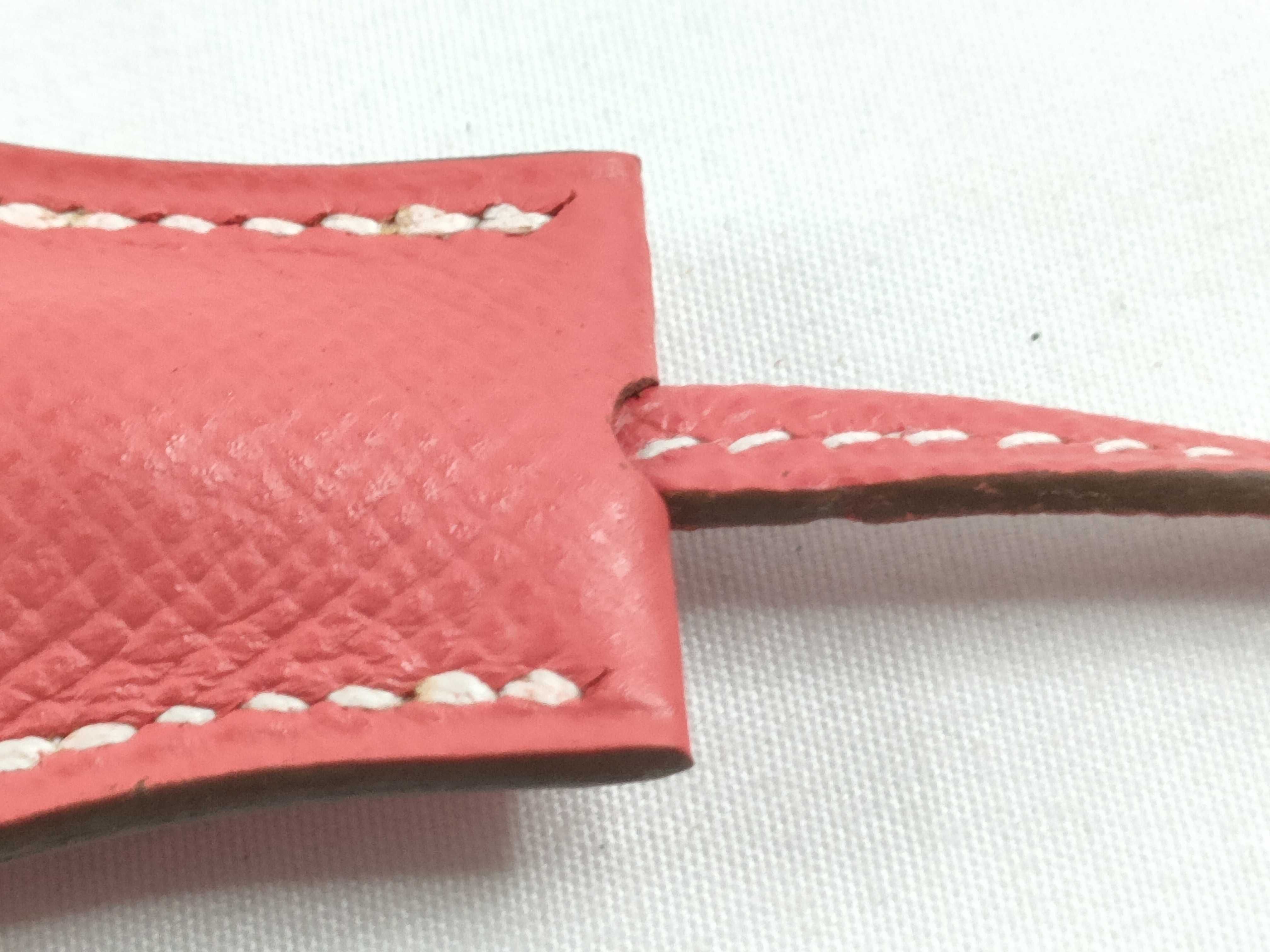 Keychain and other accessories — view 8
