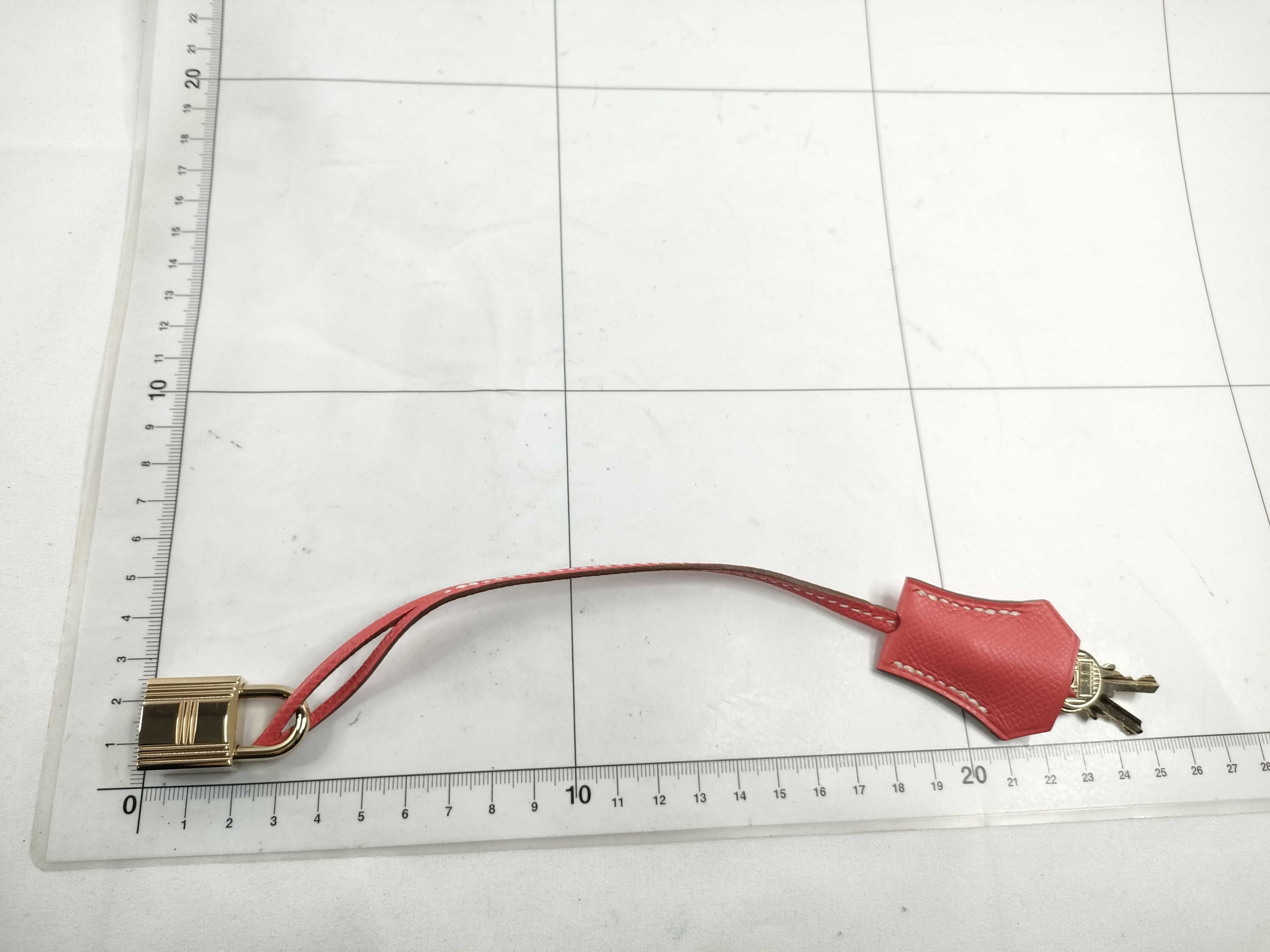 Keychain and other accessories — view 9