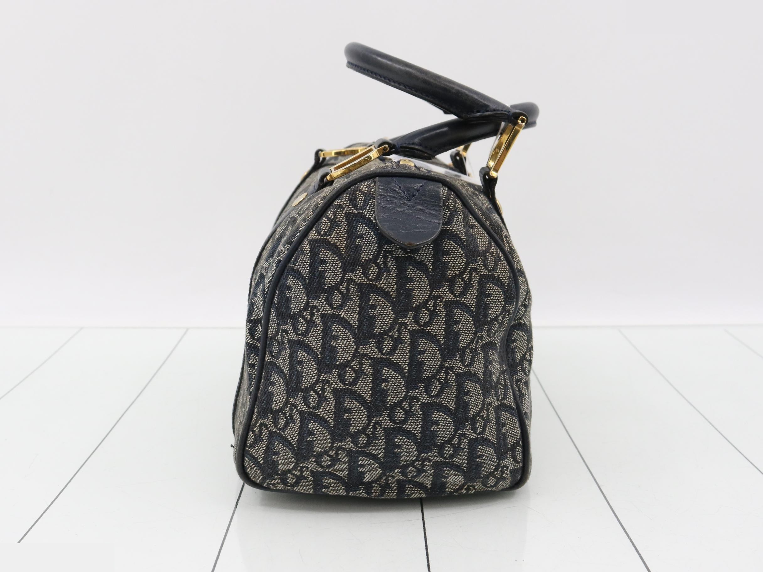 handbag — view 3