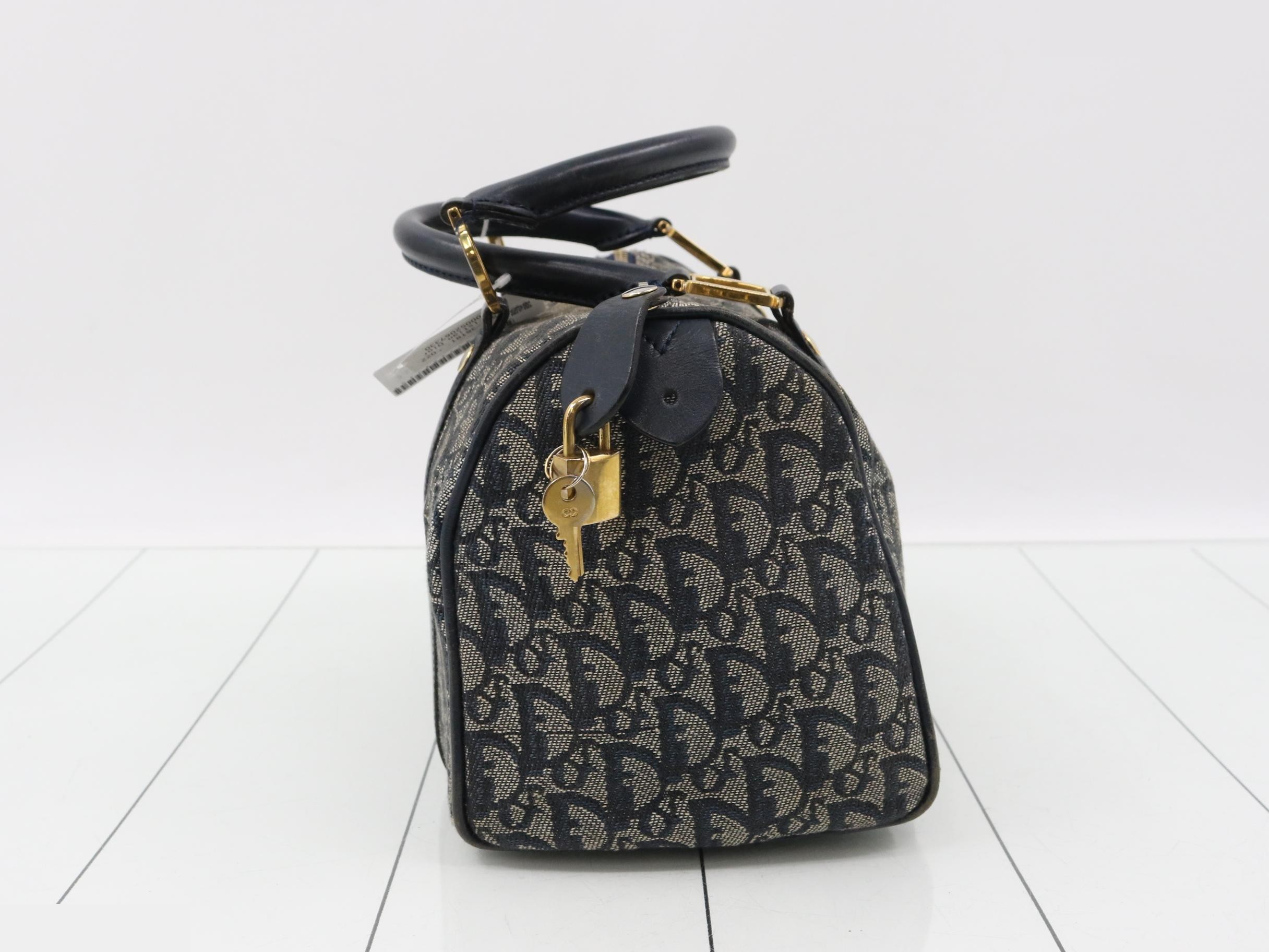 handbag — view 4