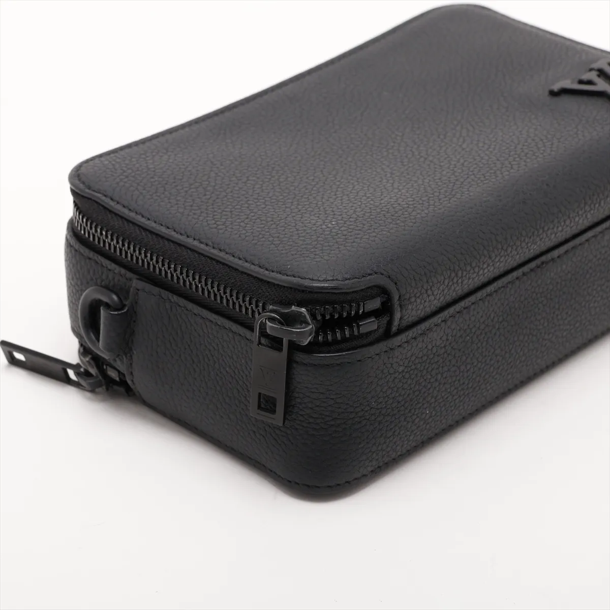 LV Aerogram Alpha Wearable Wallet M59161 Black (RFID detected) — view 4