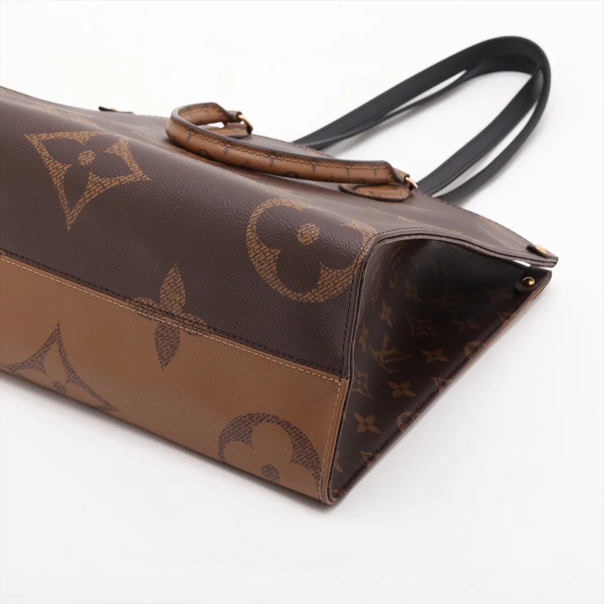 Giant Monogram Reverse OnTheGo MM M45321 DU5220 Brown — view 3