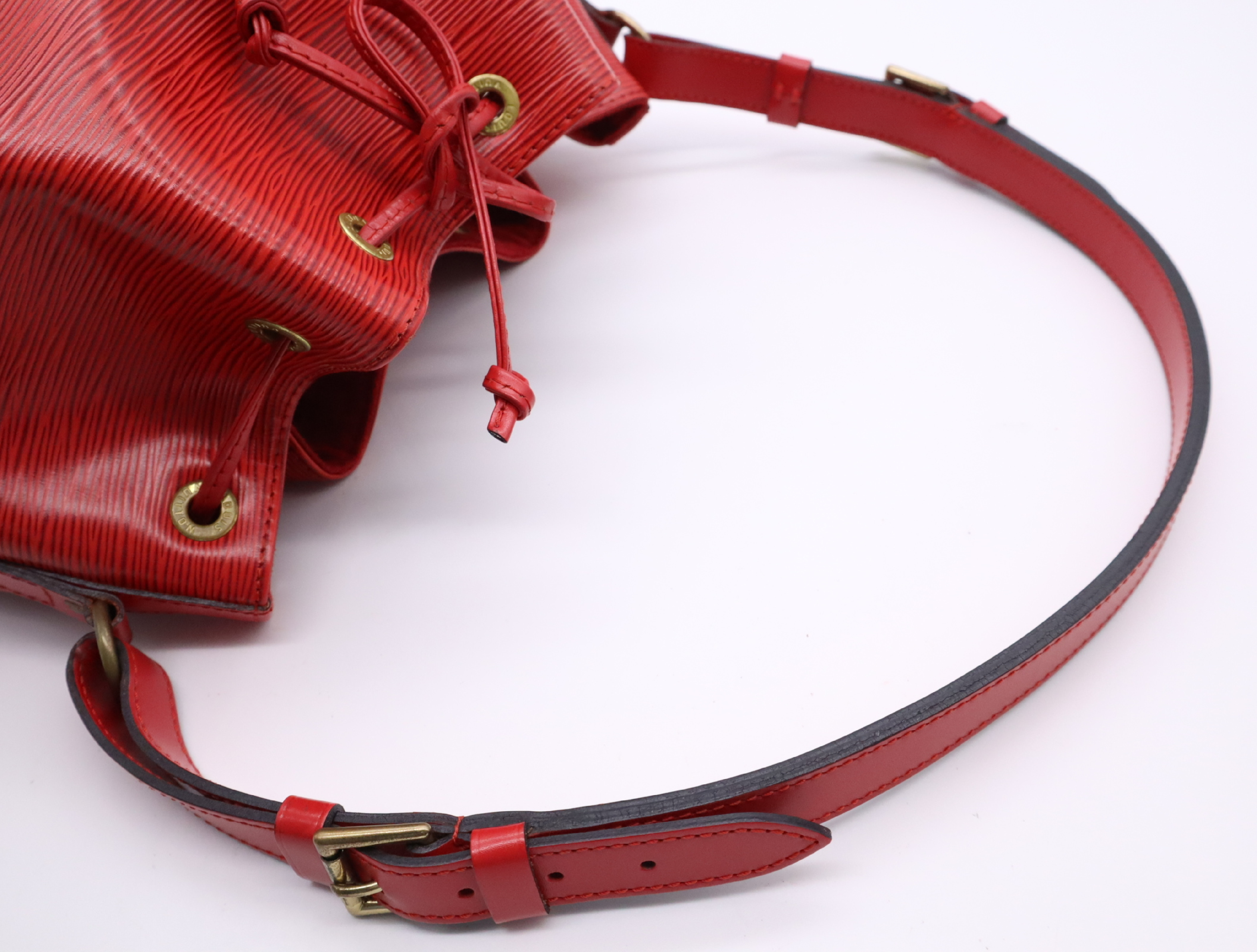 M44107 Epi Petit Noé Castilian Red Shoulder Bag — view 10