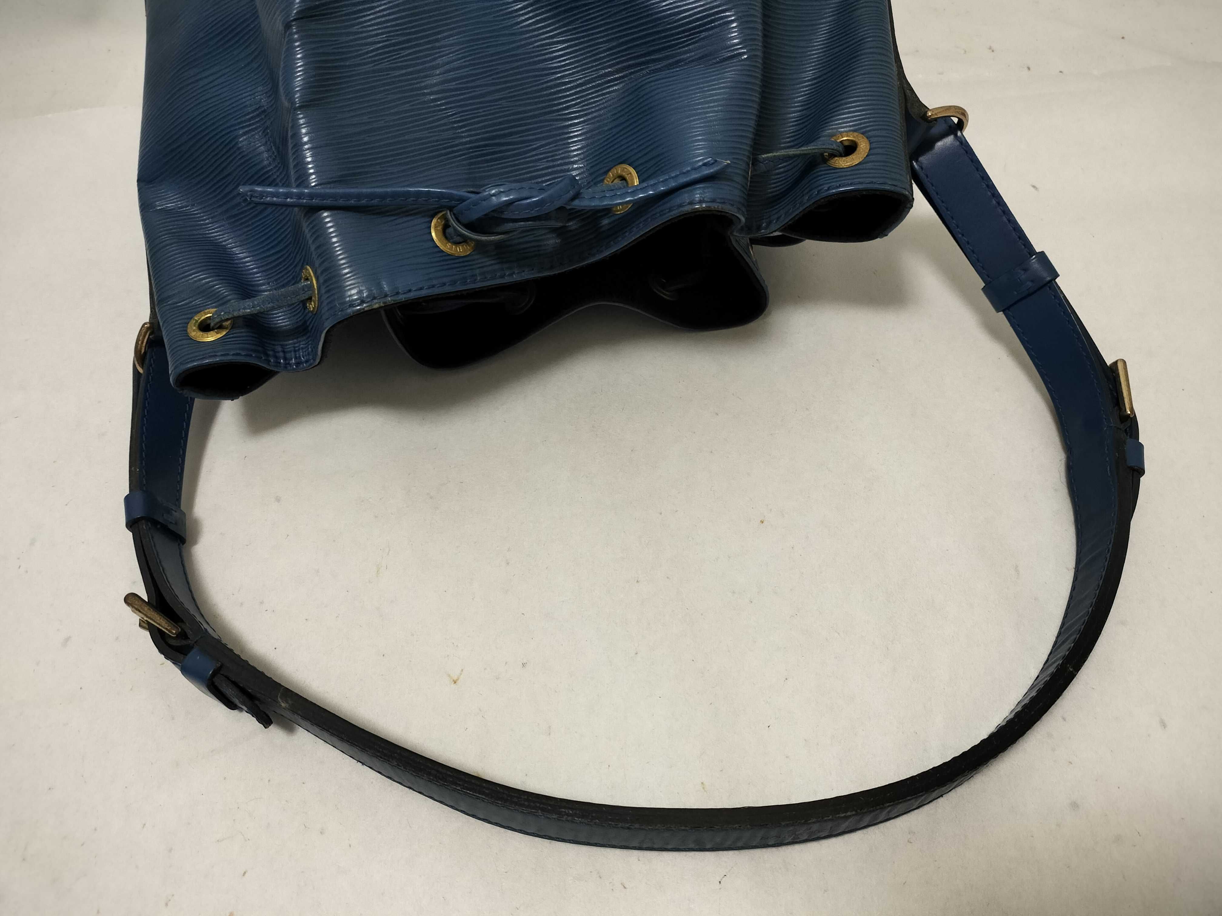 Epi Petit Noé Shoulder Bag — view 3