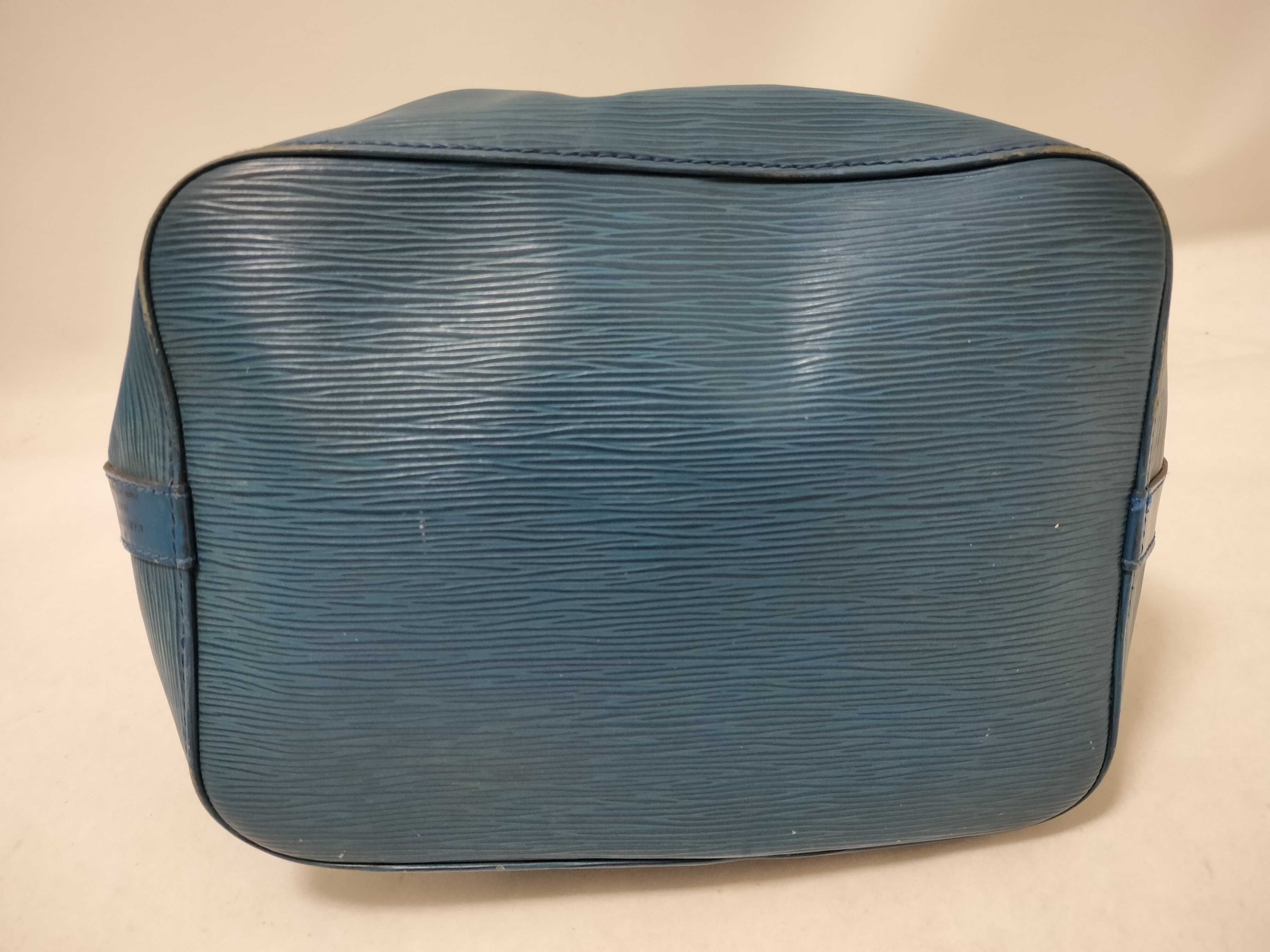 Epi Petit Noé Shoulder Bag — view 7