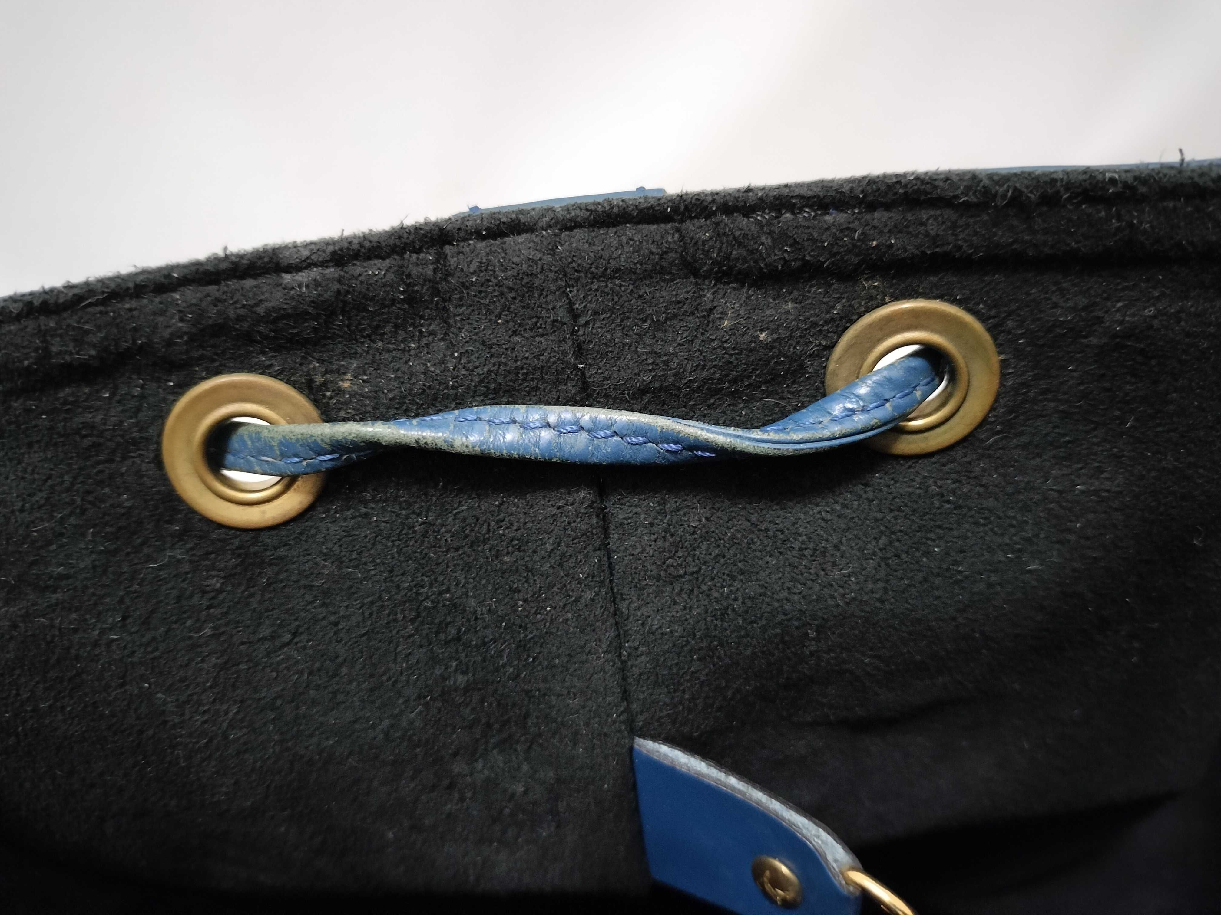 Epi Petit Noé Shoulder Bag — view 8