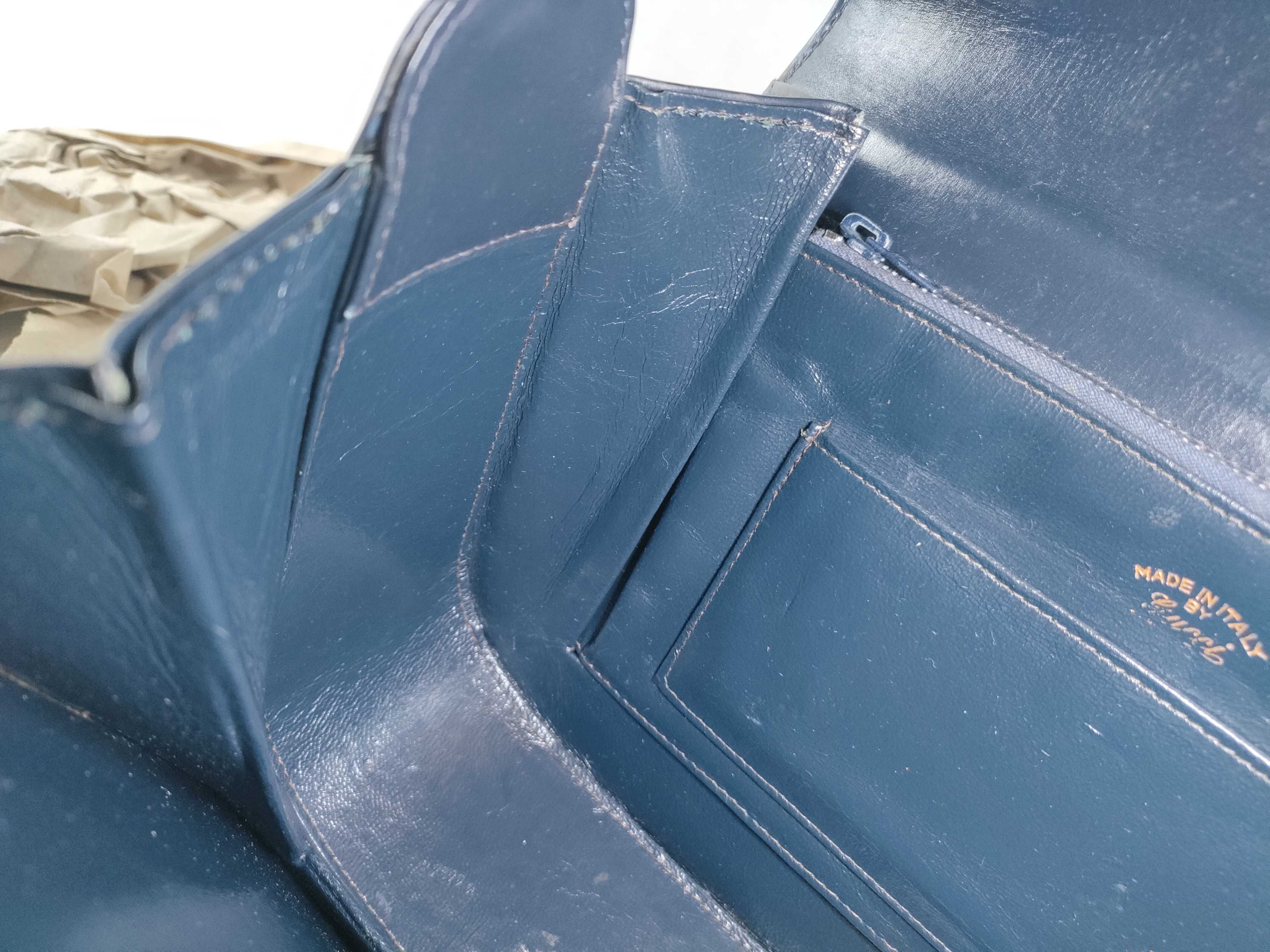 Interlocking G Logo Shoulder Bag — view 11