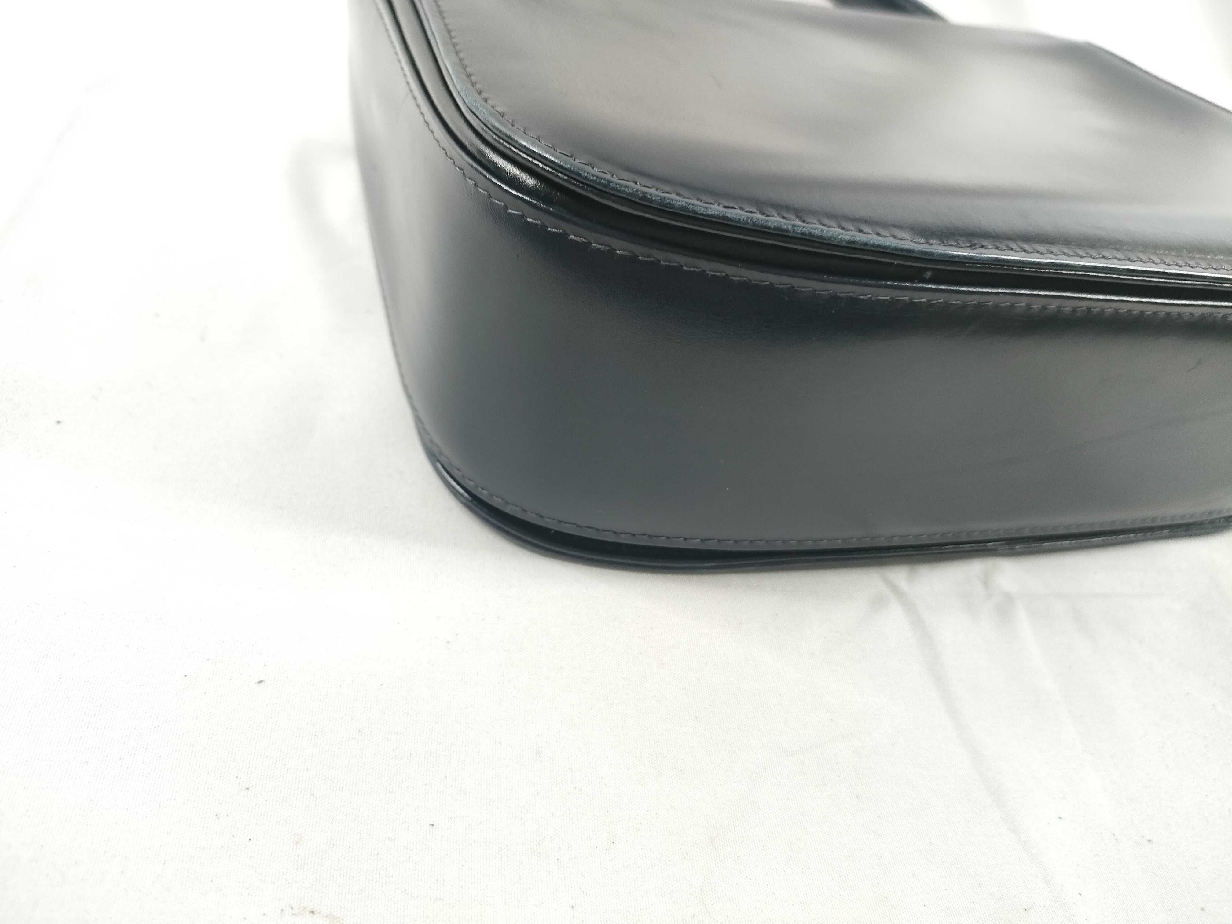 Interlocking G Logo Shoulder Bag — view 3