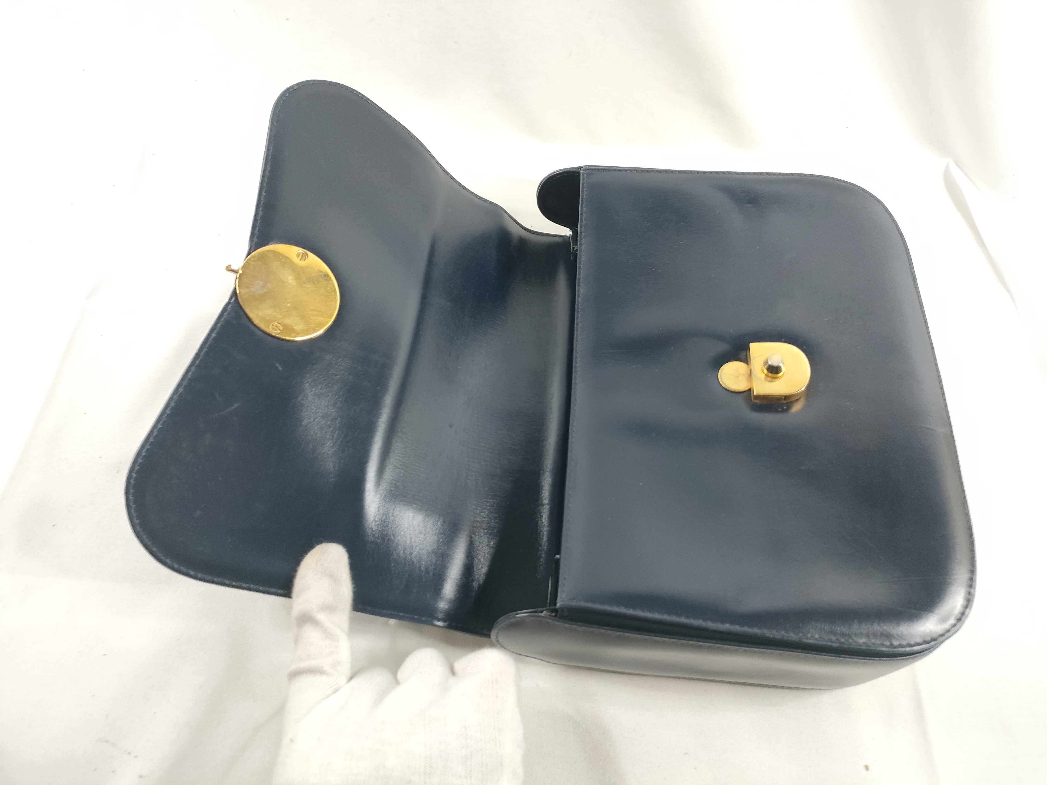 Interlocking G Logo Shoulder Bag — view 9