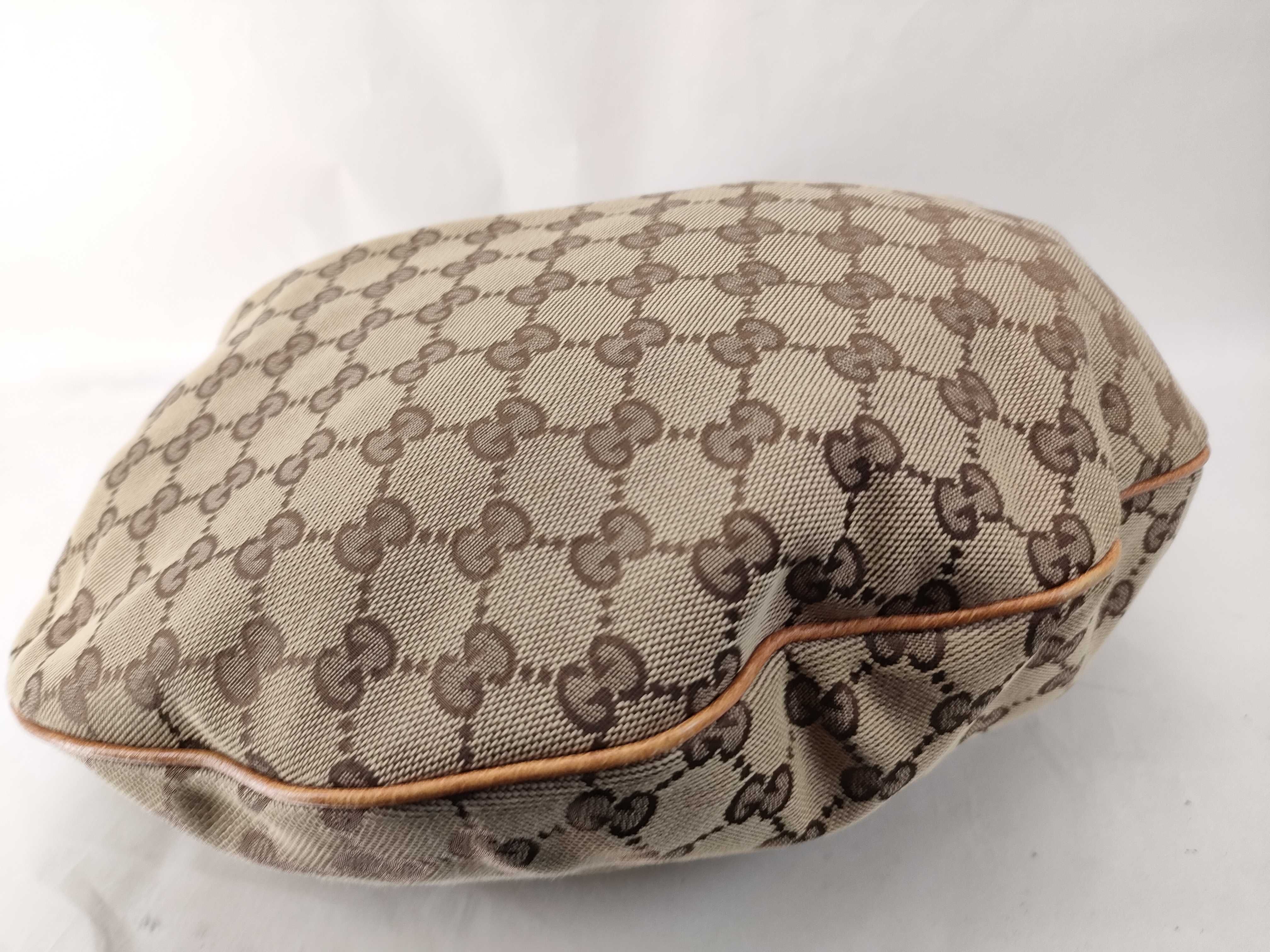 GG Canvas 145764 Shoulder Bag — view 4