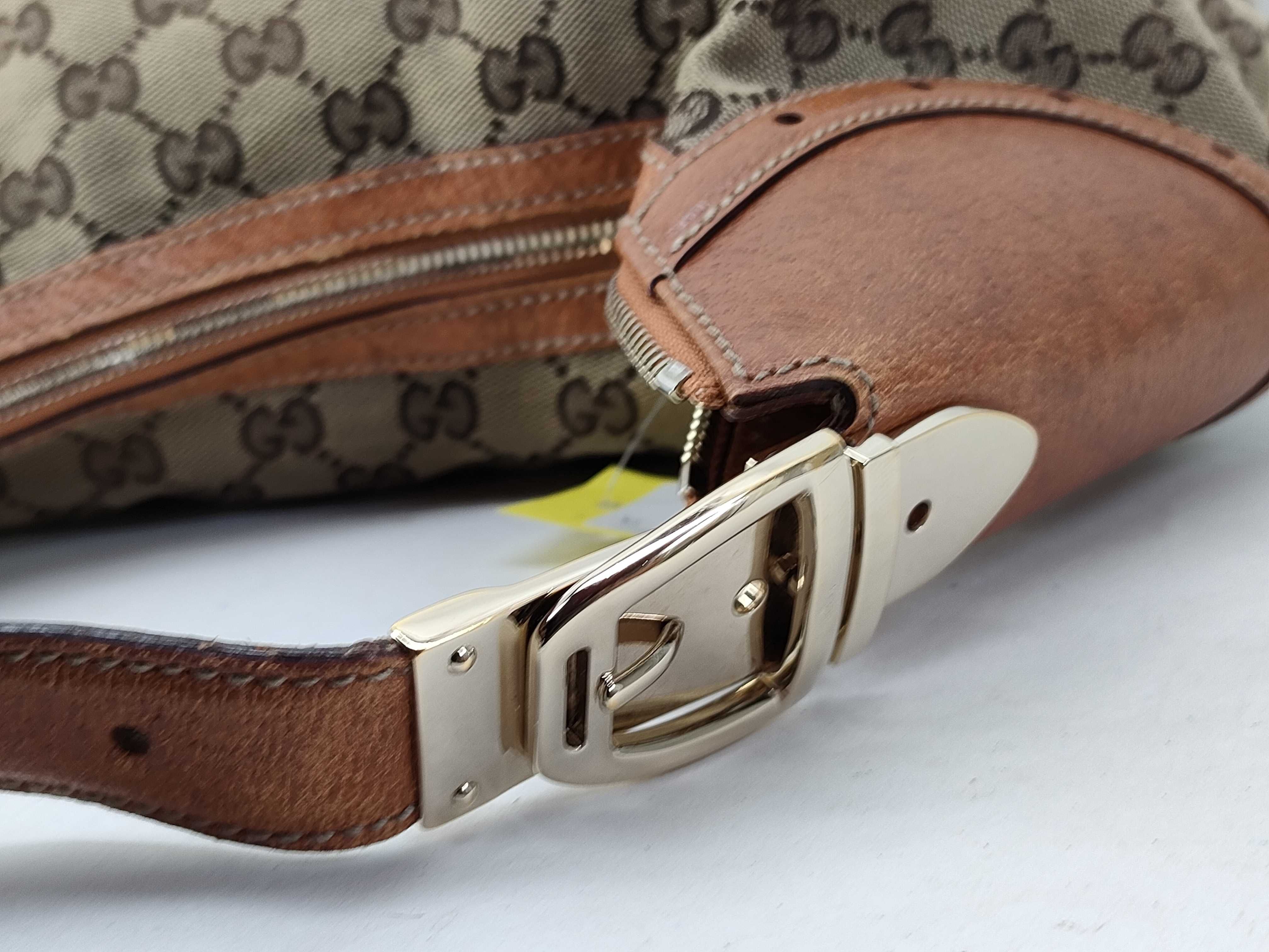GG Canvas 145764 Shoulder Bag — view 5