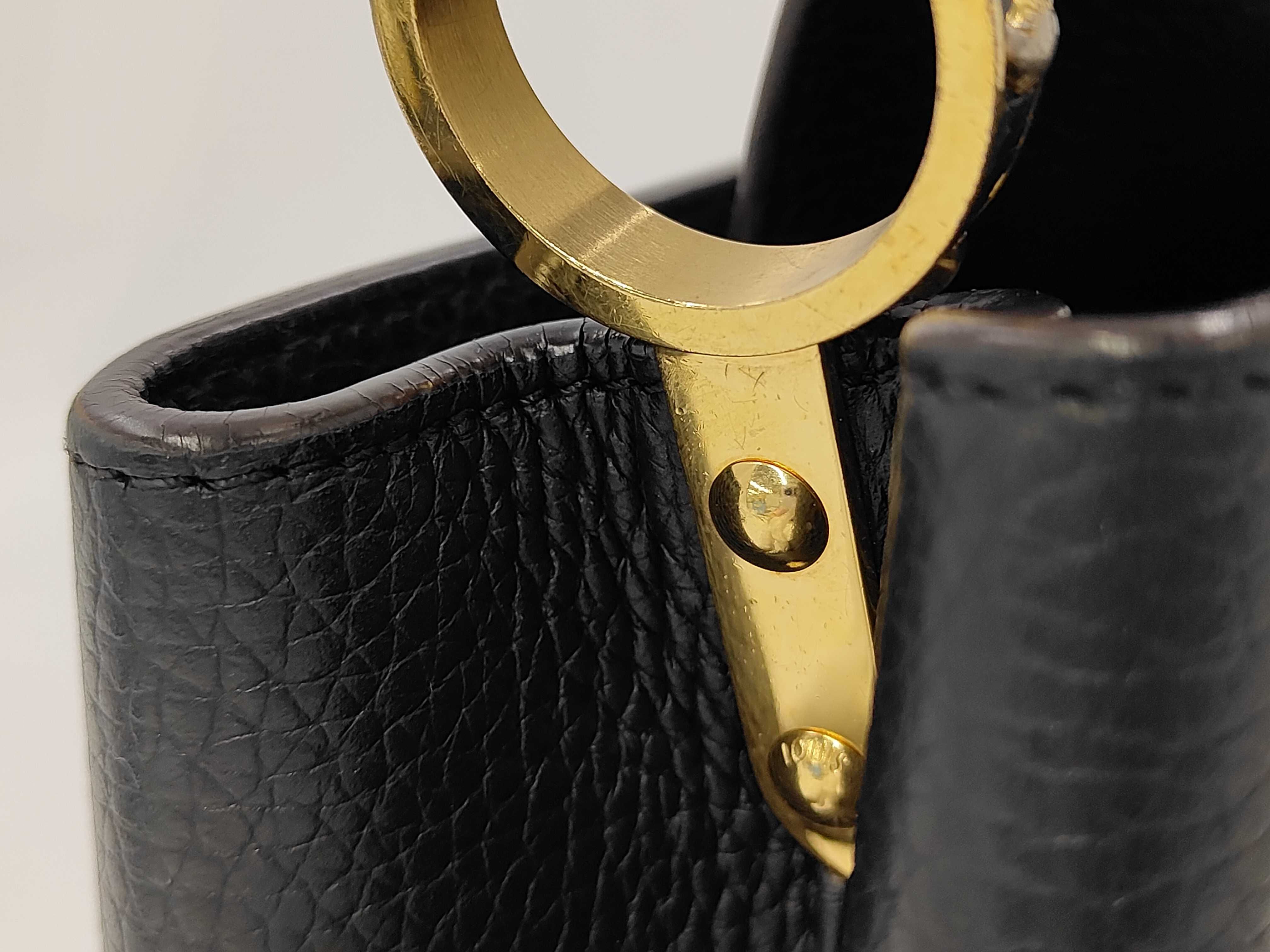 LV/Capucines BB Noir/M94755/Handbag with Strap — view 3