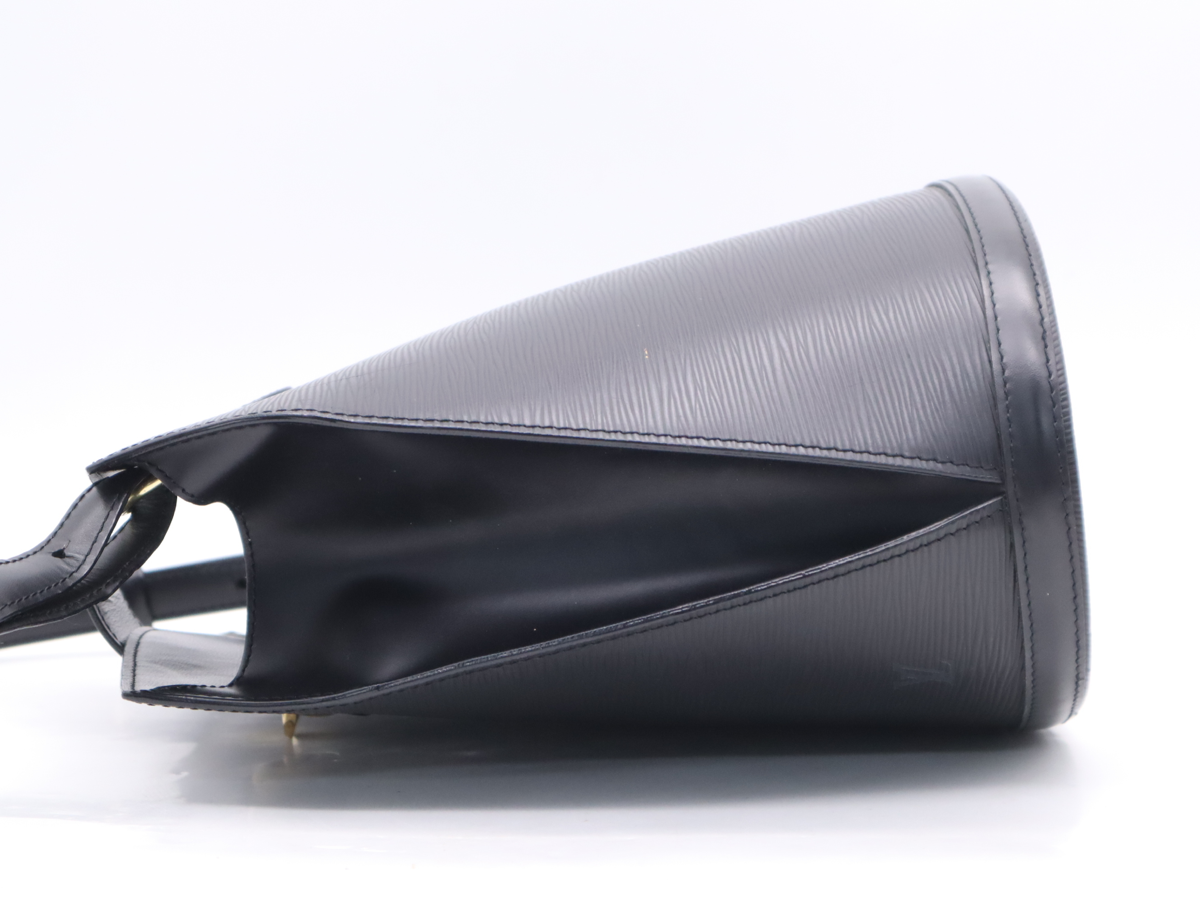M52252 Epi Cluny Noir Shoulder Bag — view 3