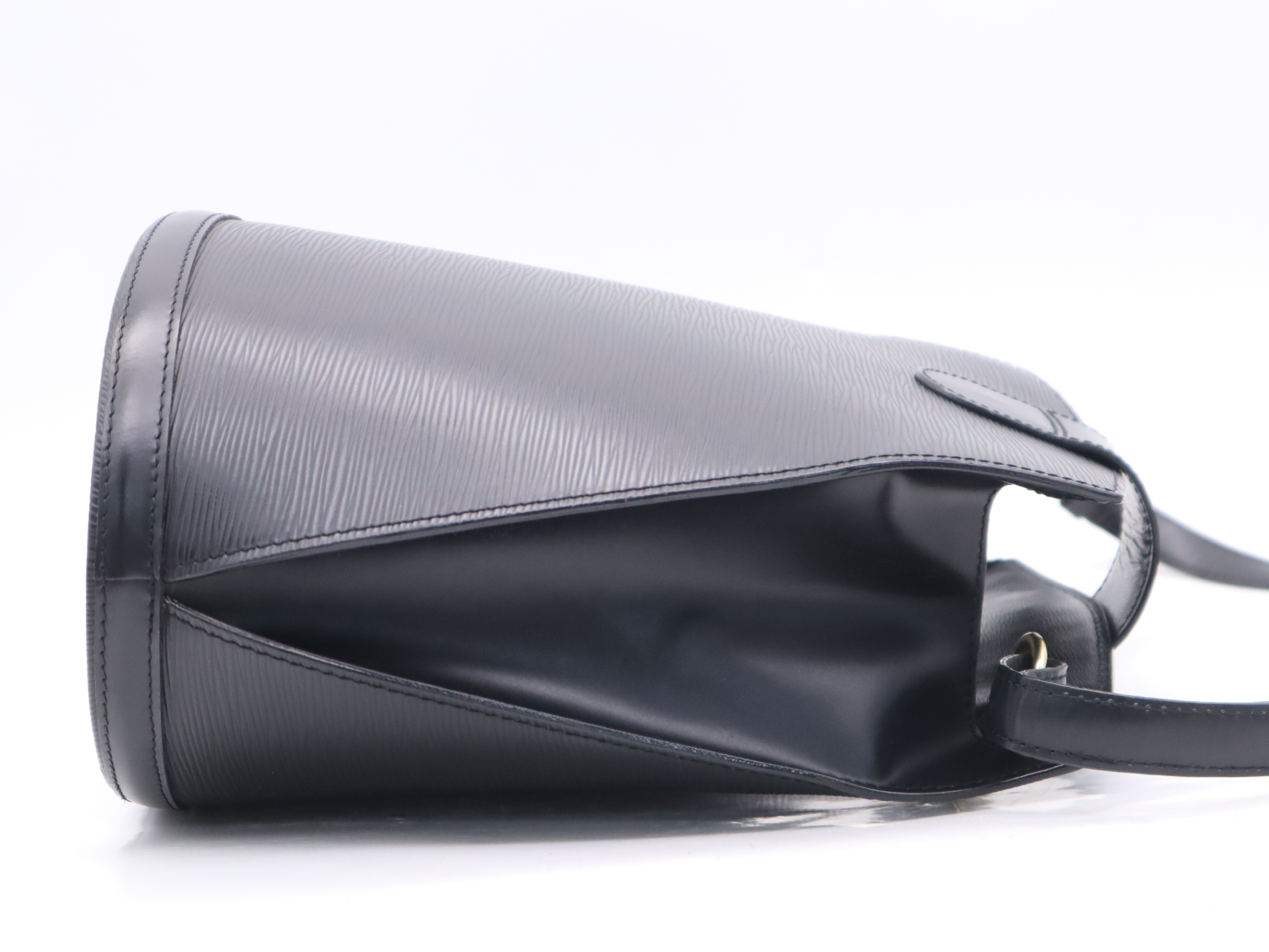 M52252 Epi Cluny Noir Shoulder Bag — view 5
