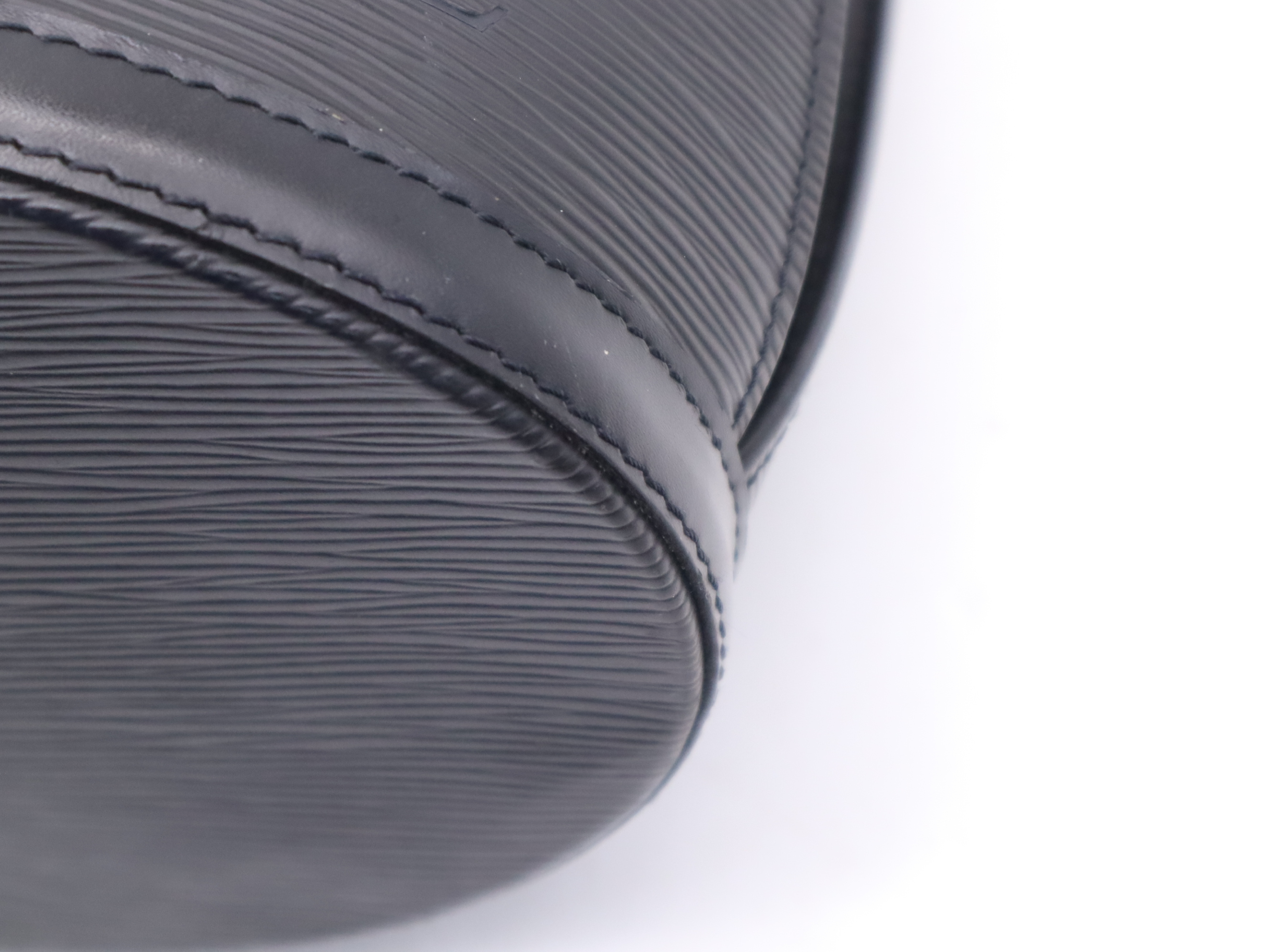 M52252 Epi Cluny Noir Shoulder Bag — view 9
