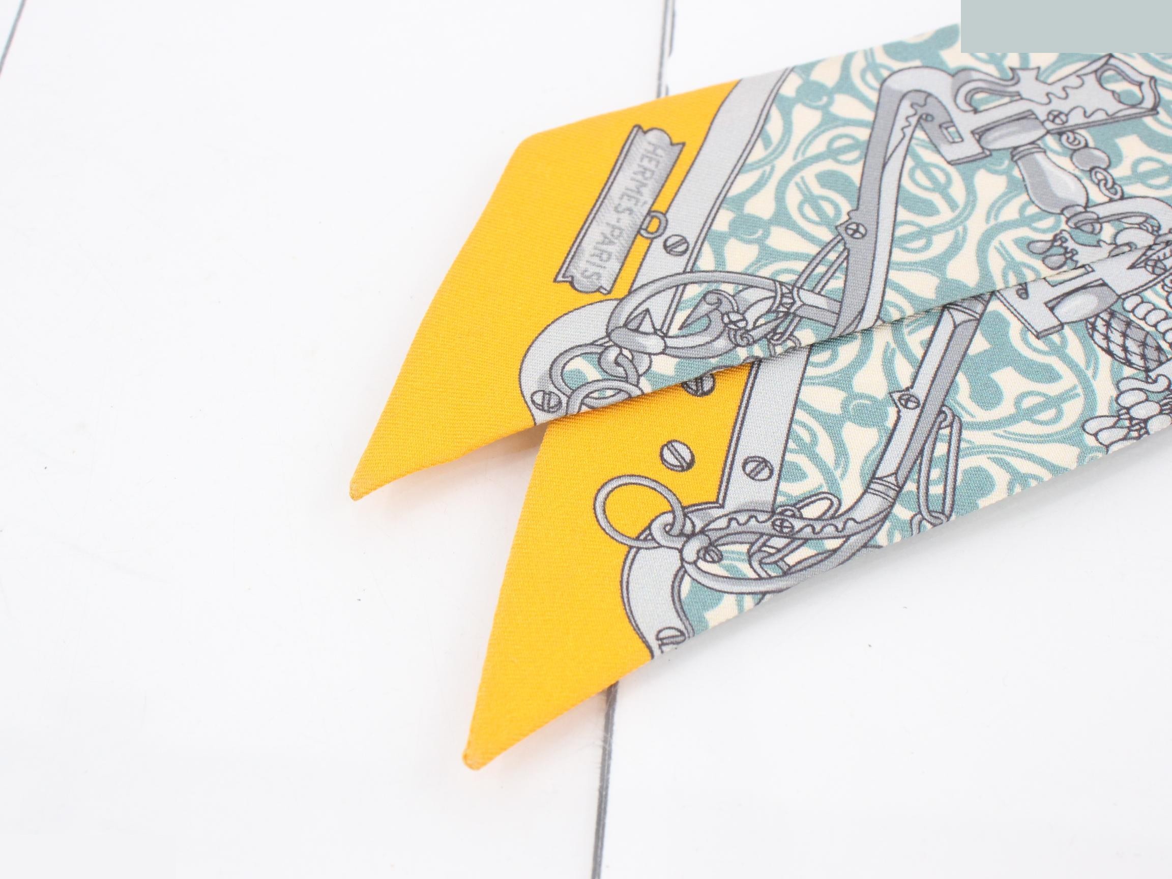 Scarf with tag — view 3