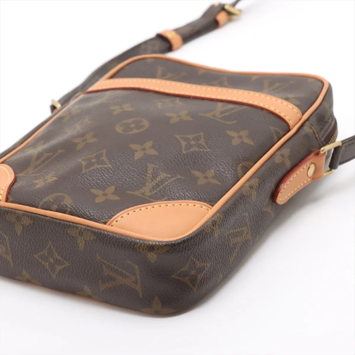 Louis Vuitton Monogram Danube M45266 SL0959 Brown Internal external fabric Tanned leather External repair in various parts — view 3