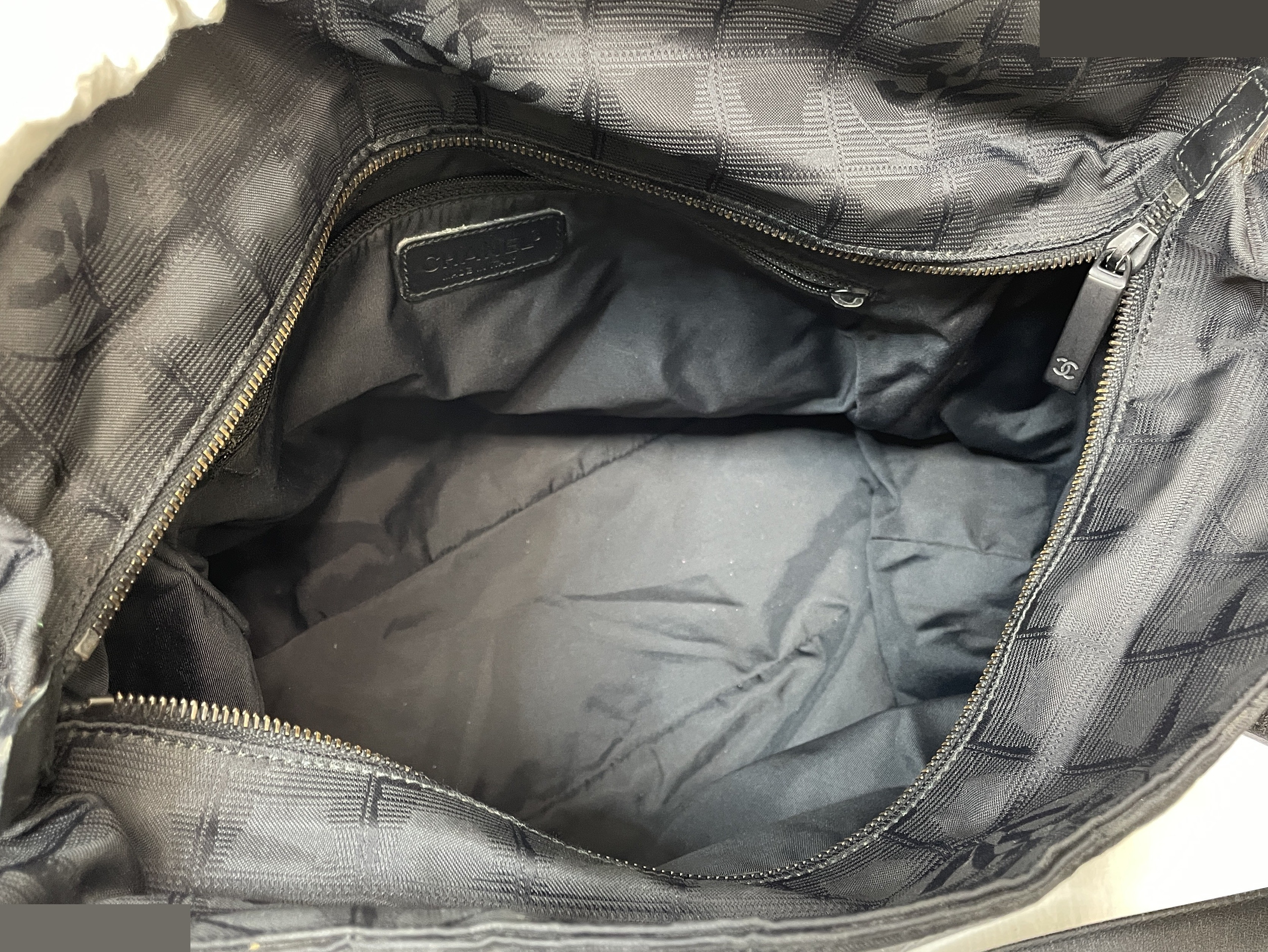 New Travel Line Tote Bag, Black, Unit No. 7 — view 8