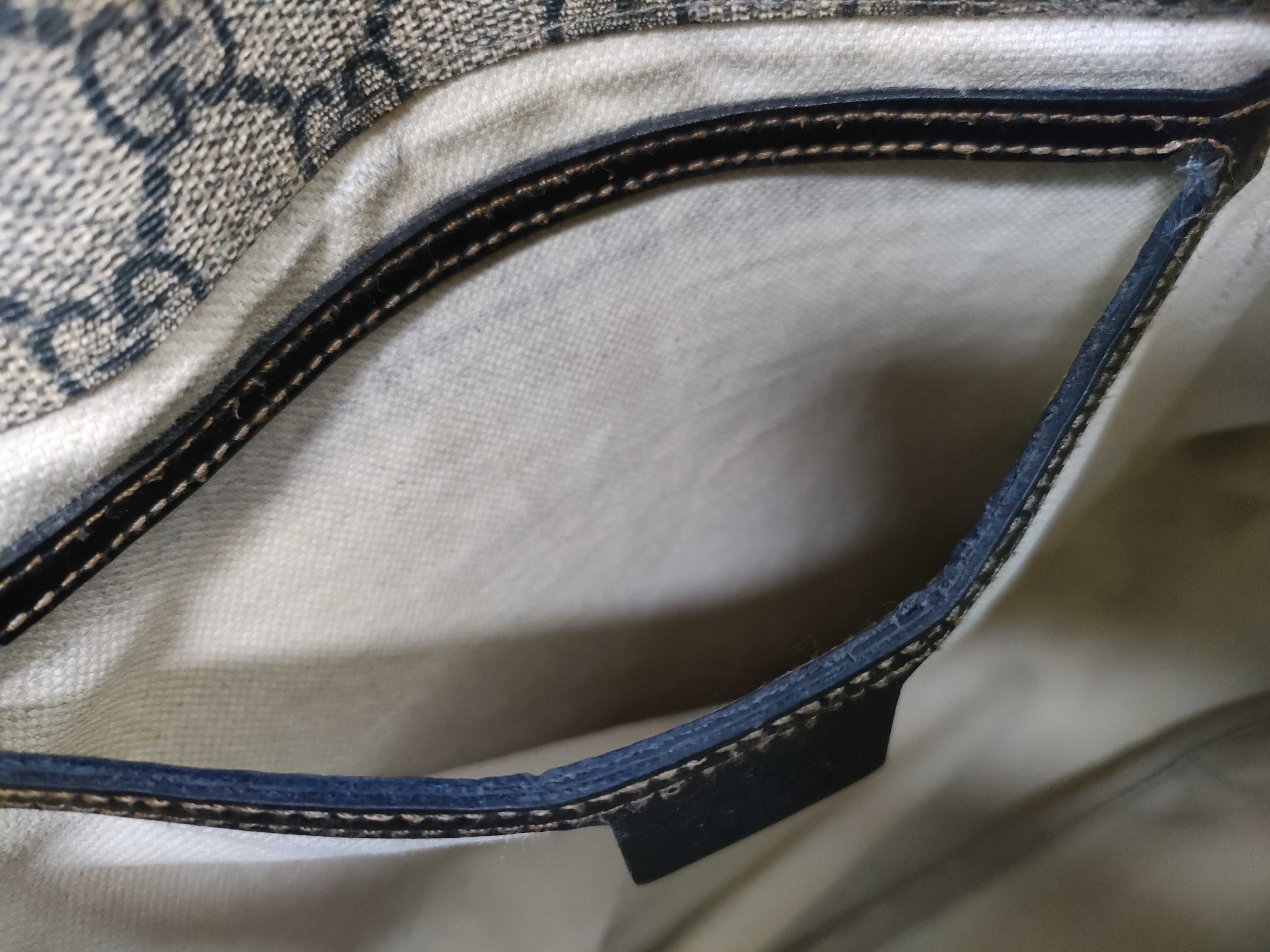 GG Supreme Shoulder Bag — view 11