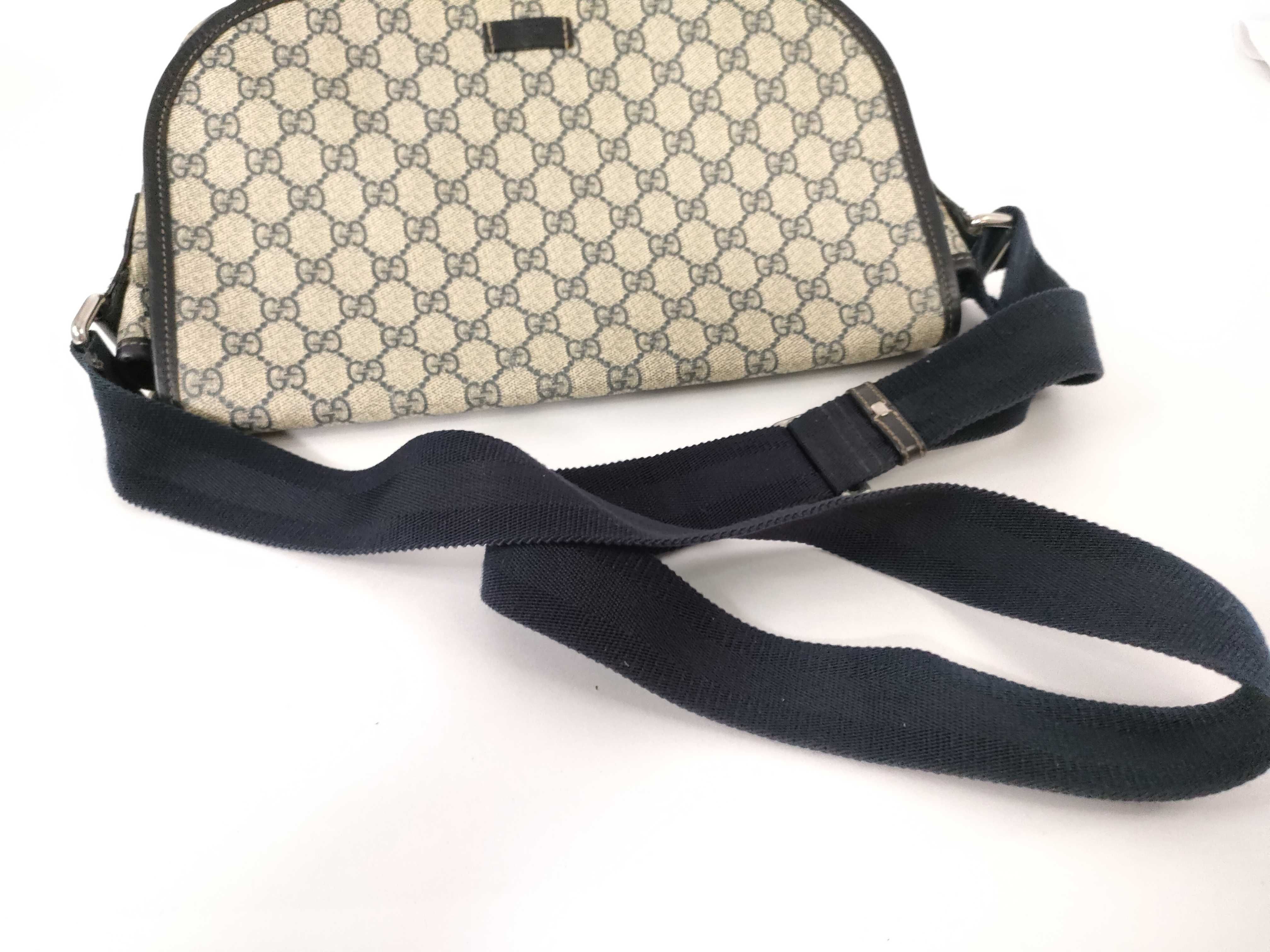 GG Supreme Shoulder Bag — view 3
