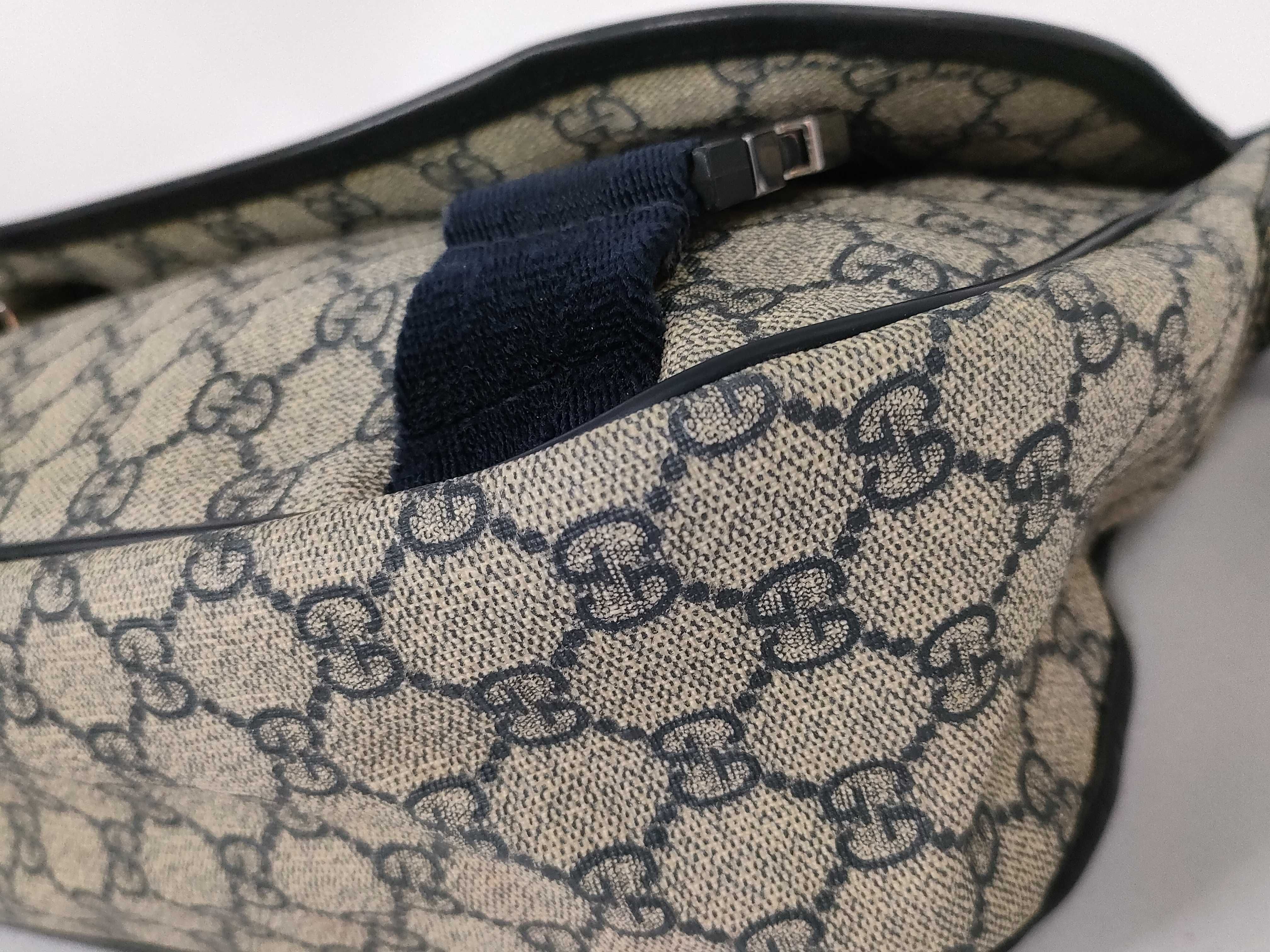 GG Supreme Shoulder Bag — view 6