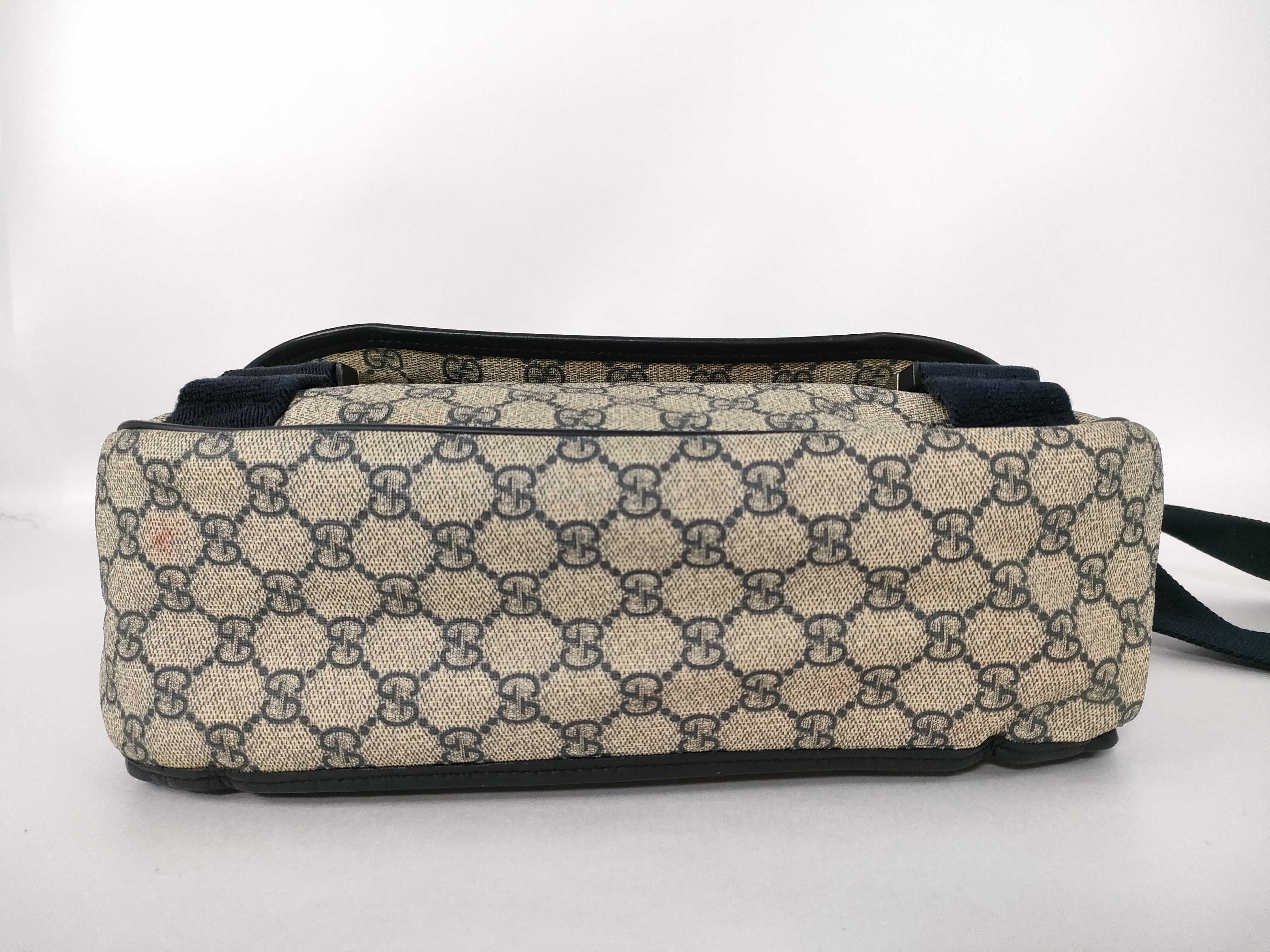 GG Supreme Shoulder Bag — view 7