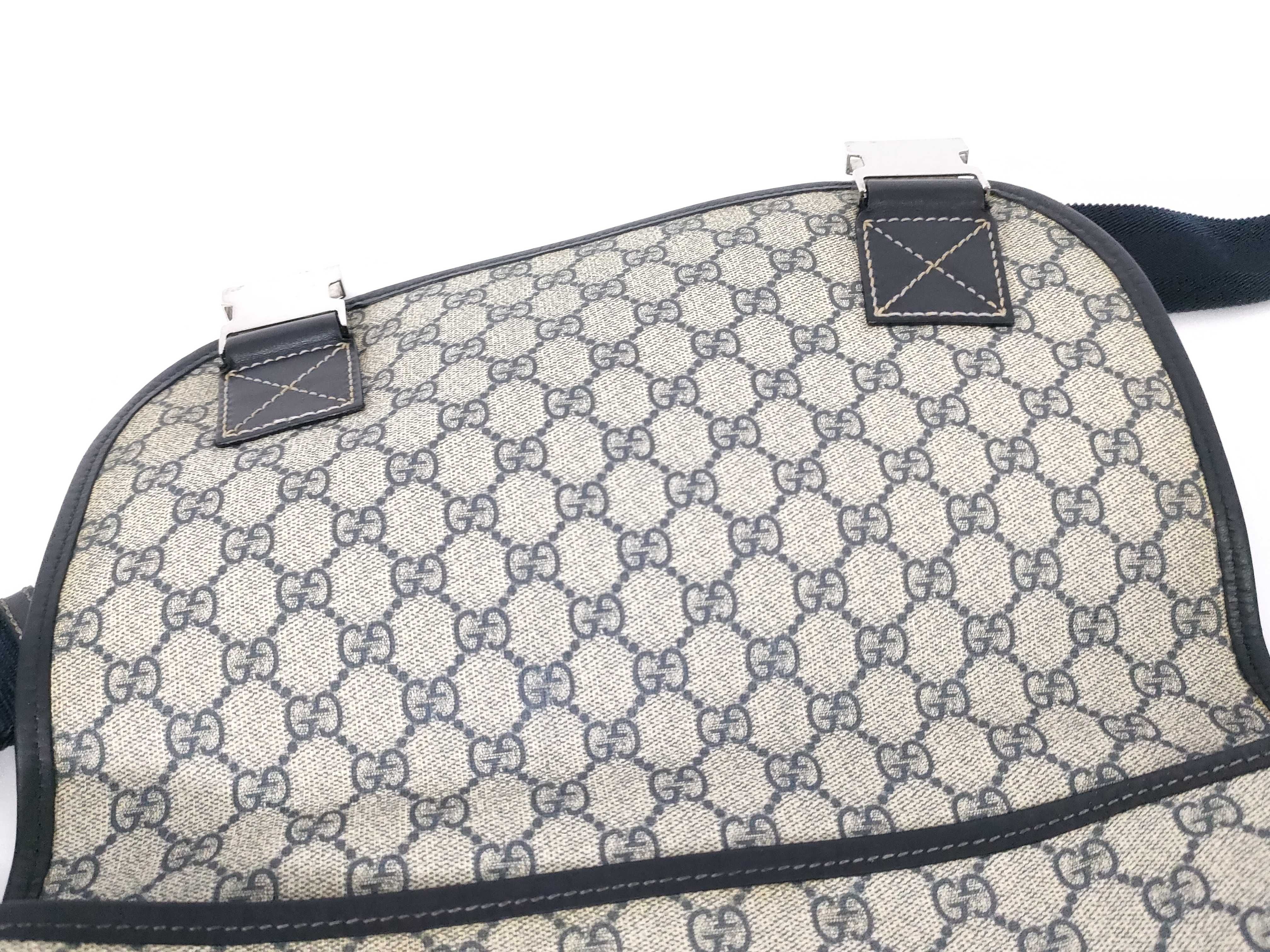 GG Supreme Shoulder Bag — view 8