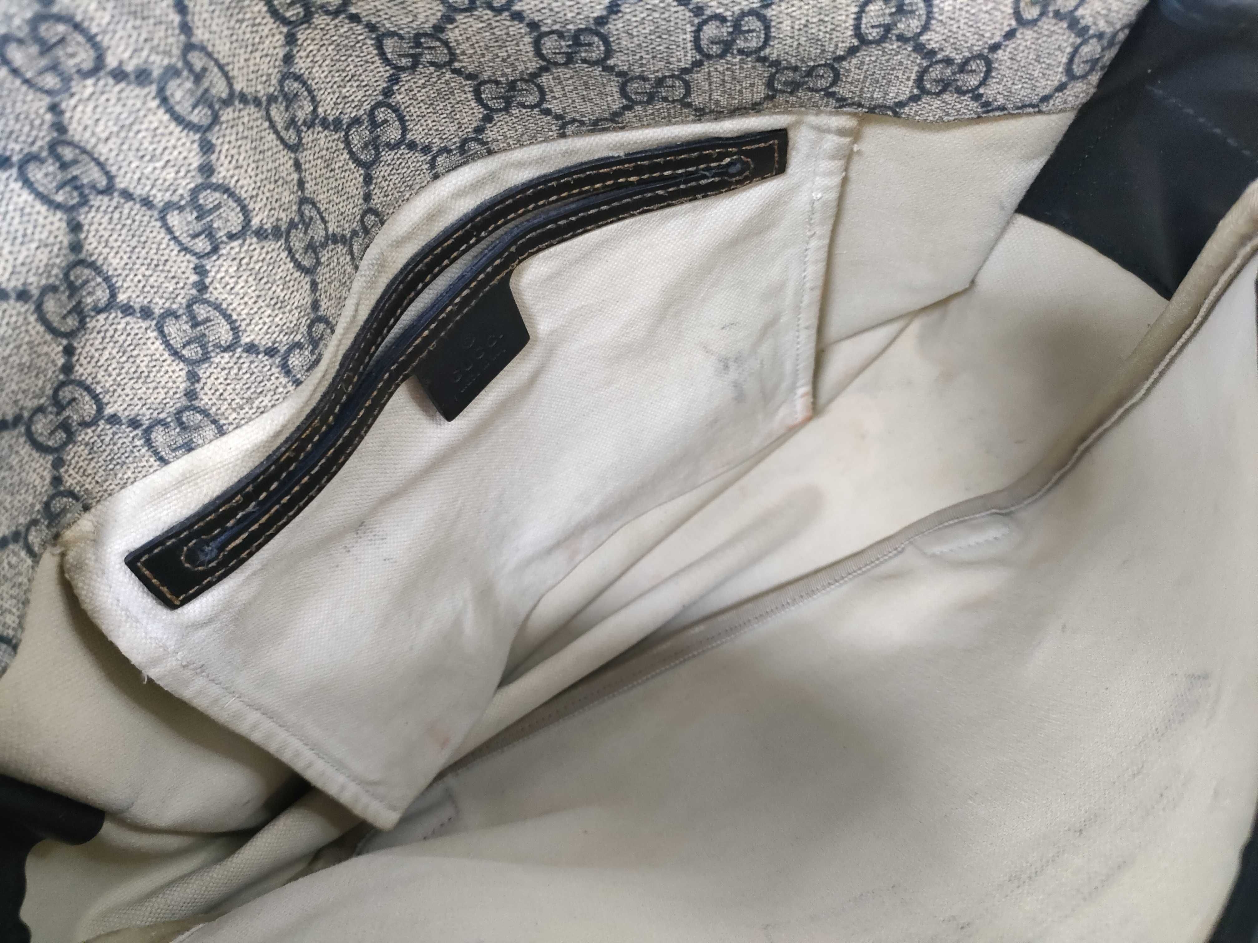 GG Supreme Shoulder Bag — view 9