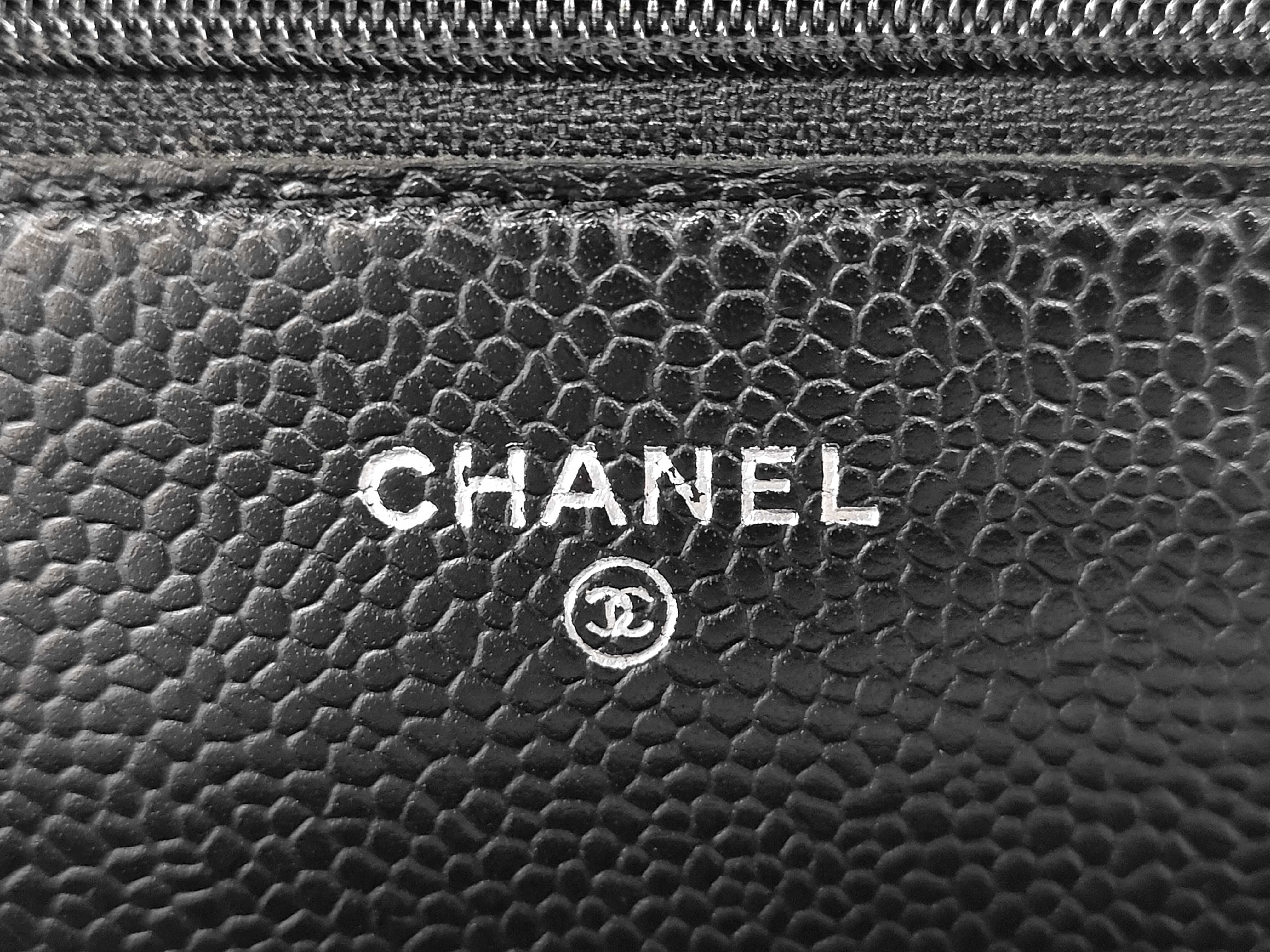 Matelassé Caviar Skin Chain Wallet Shoulder Bag — view 14