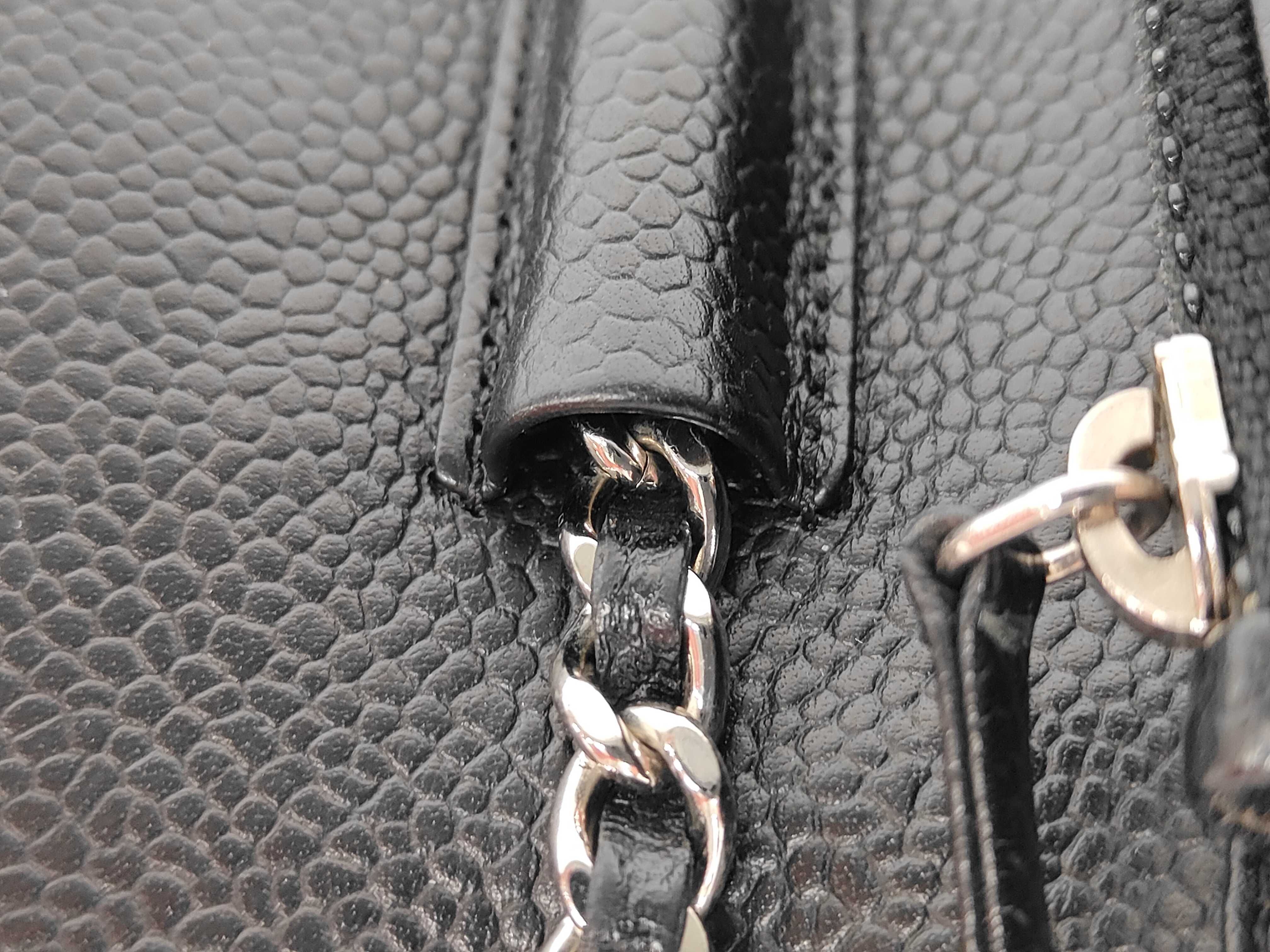 Matelassé Caviar Skin Chain Wallet Shoulder Bag — view 5
