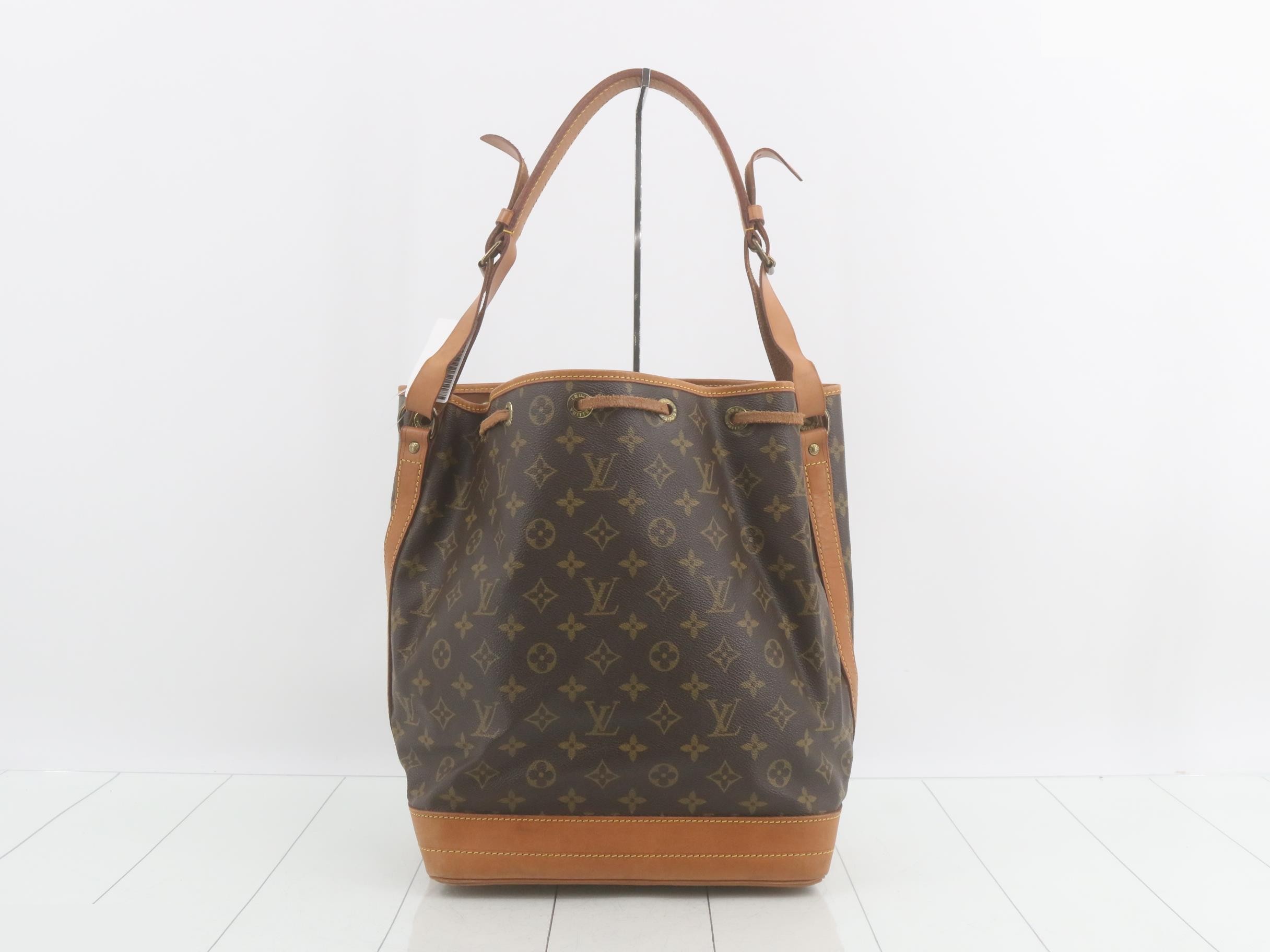 Monogram Shoulder Bag Noé — view 2