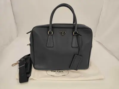 business bag in navy Saffiano leather.