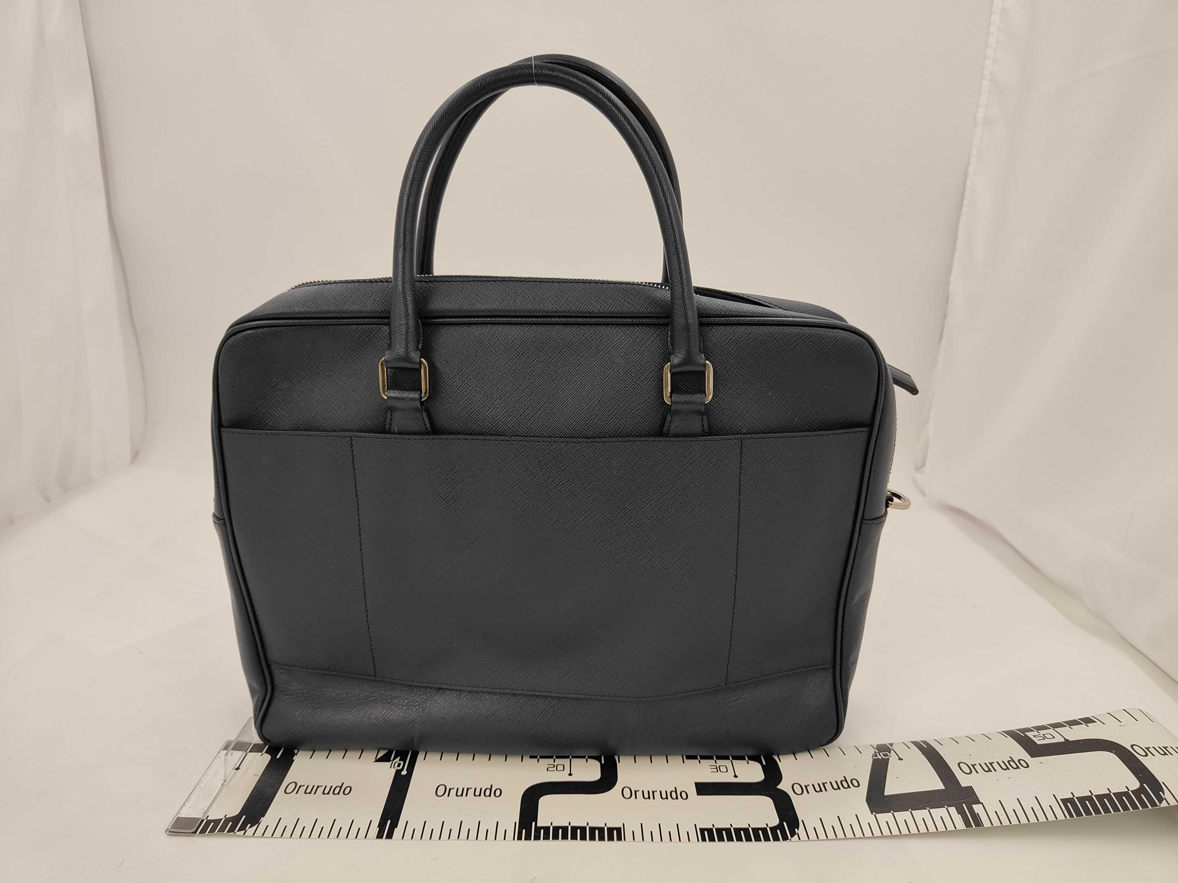 business bag in navy Saffiano leather. — view 2