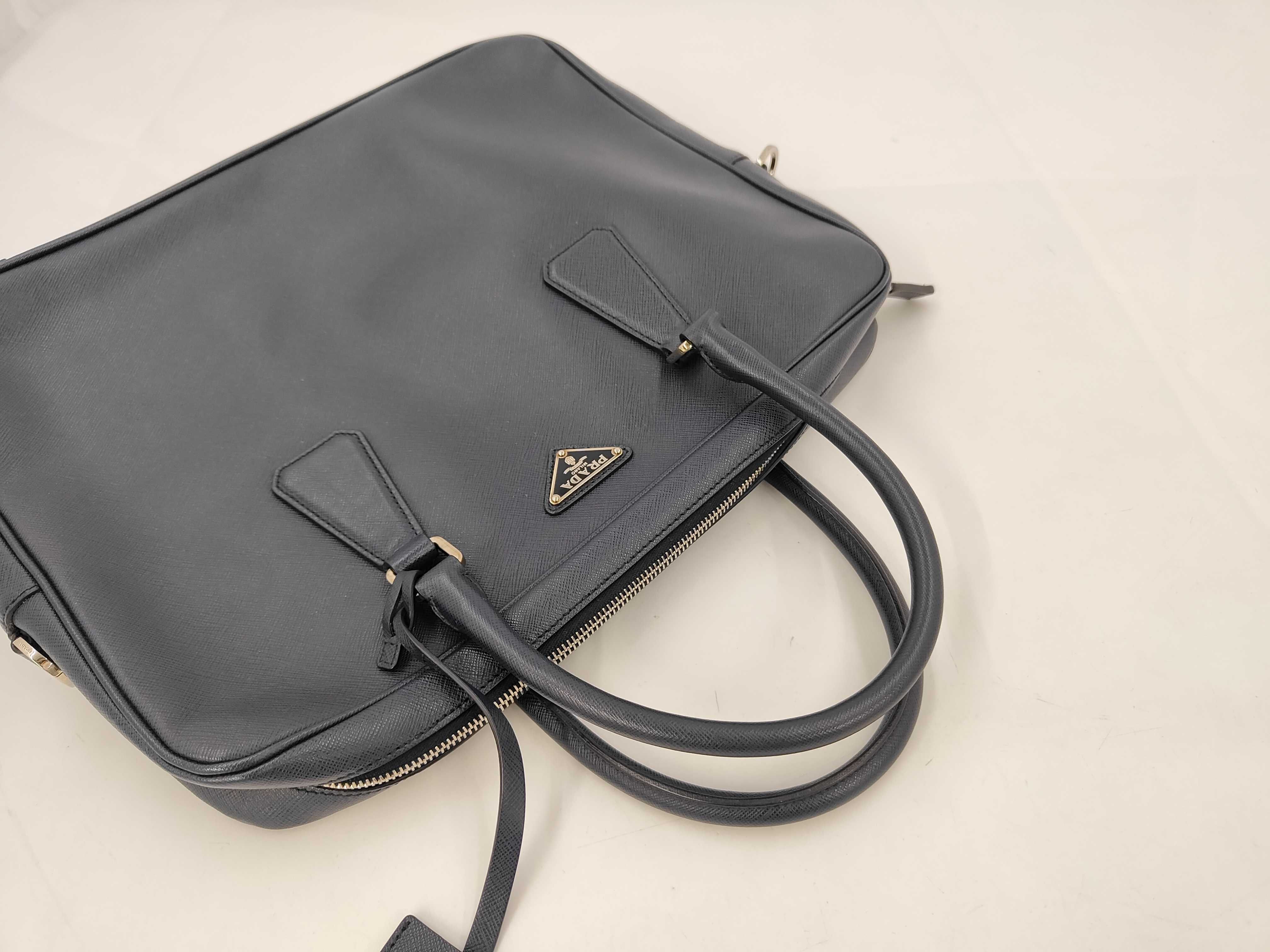 business bag in navy Saffiano leather. — view 5