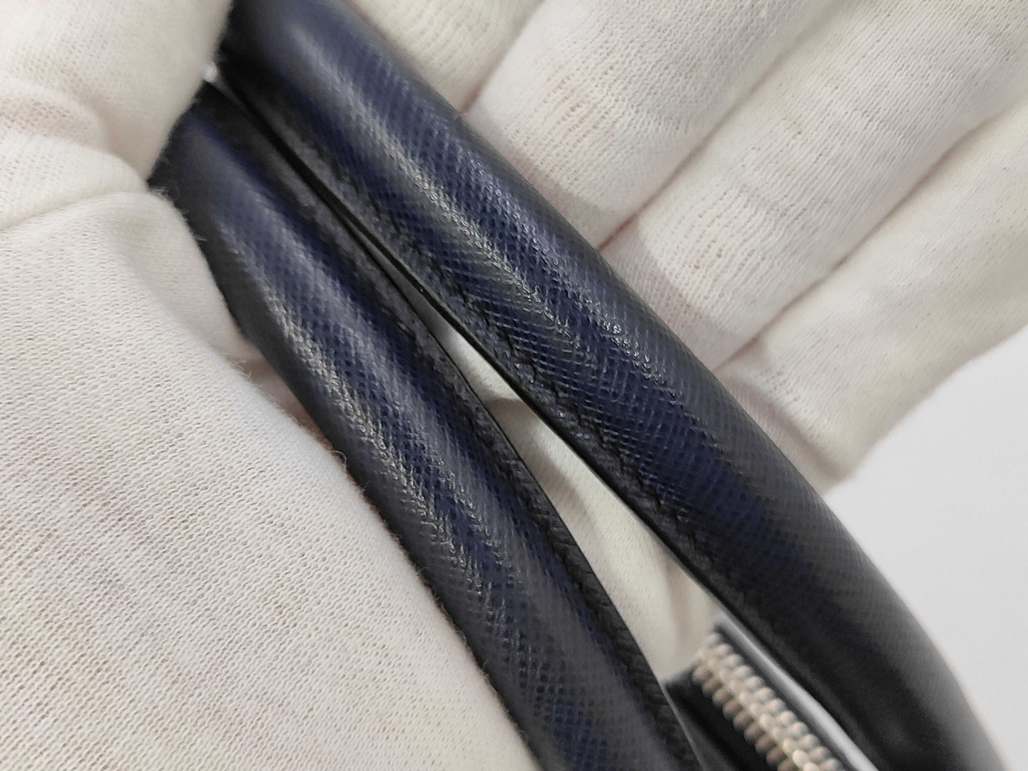 business bag in navy Saffiano leather. — view 6
