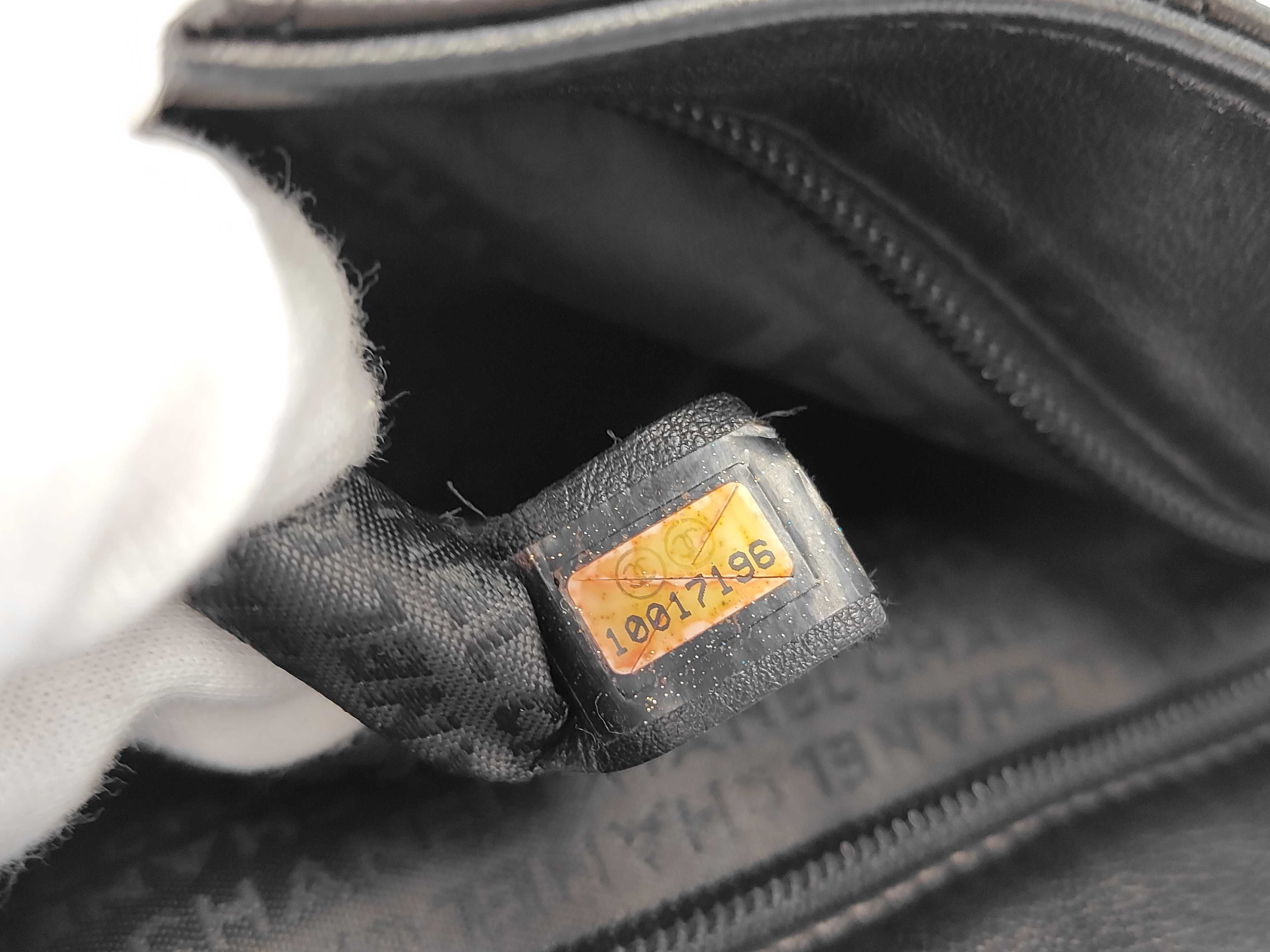 Matelassé One-Shoulder Bag (Shoulder Bag) — view 11