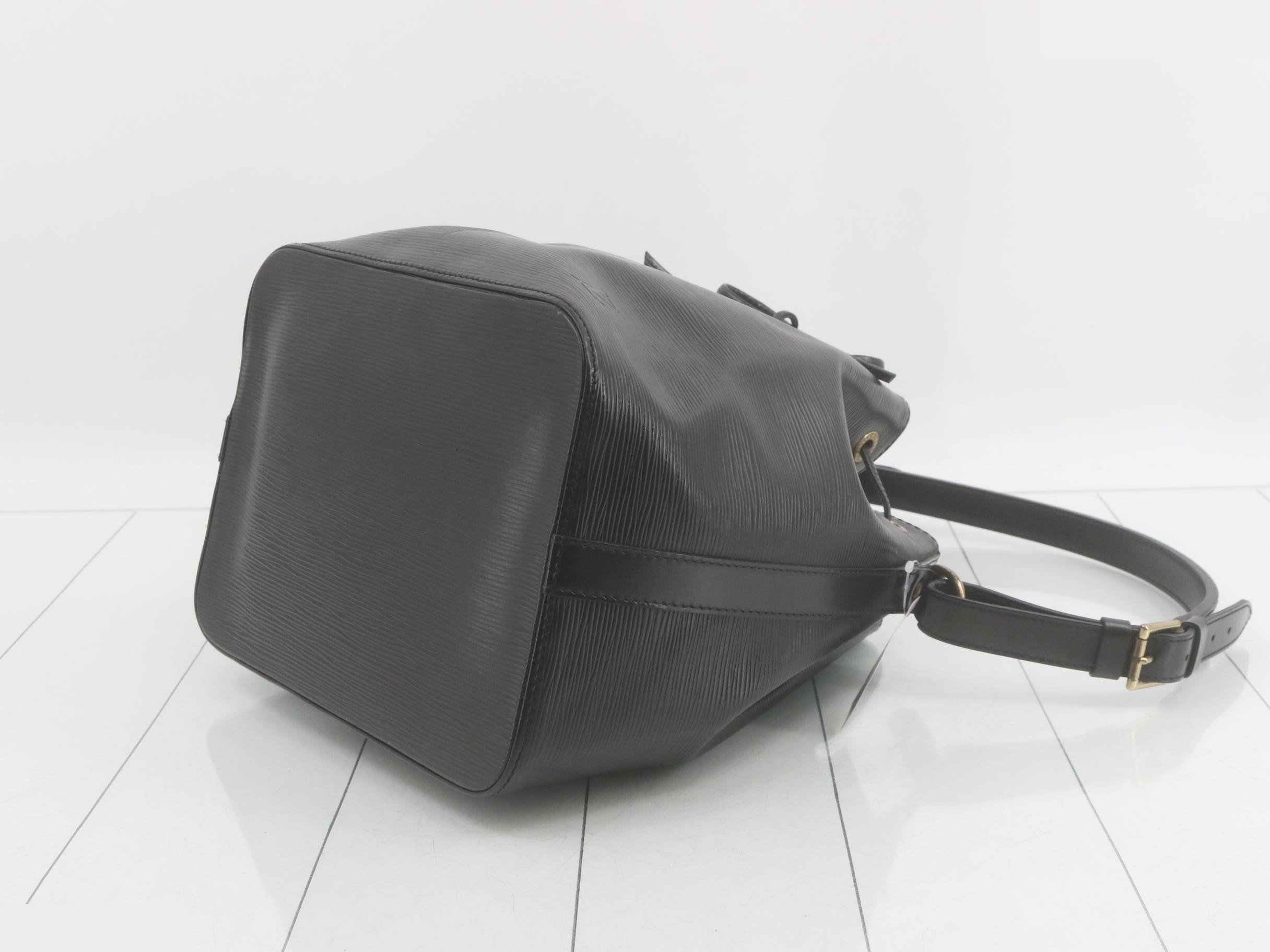 Petit Noé Epi Shoulder Bag — view 6