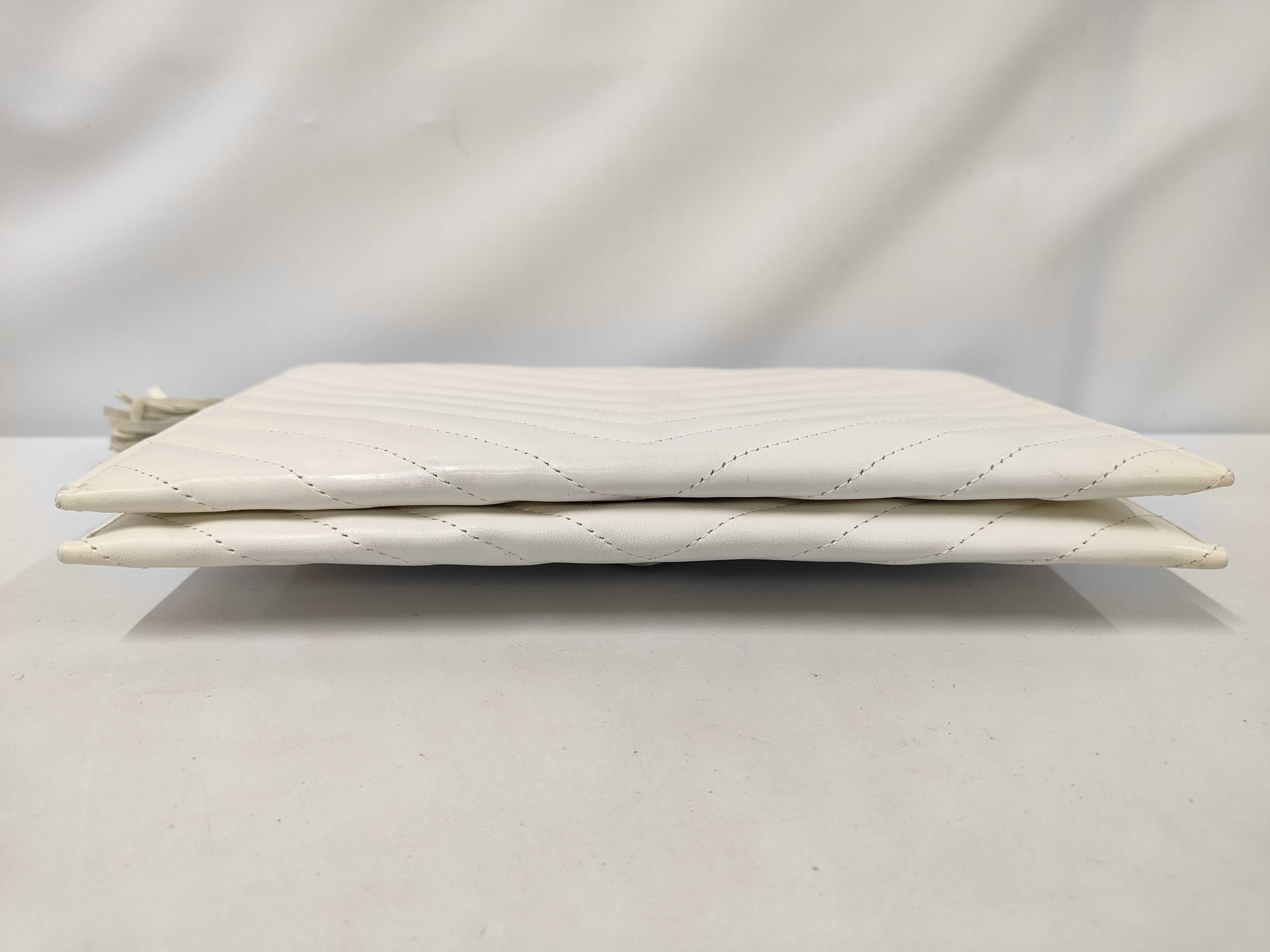 clutch bag, white, with dust bag and box. — view 3